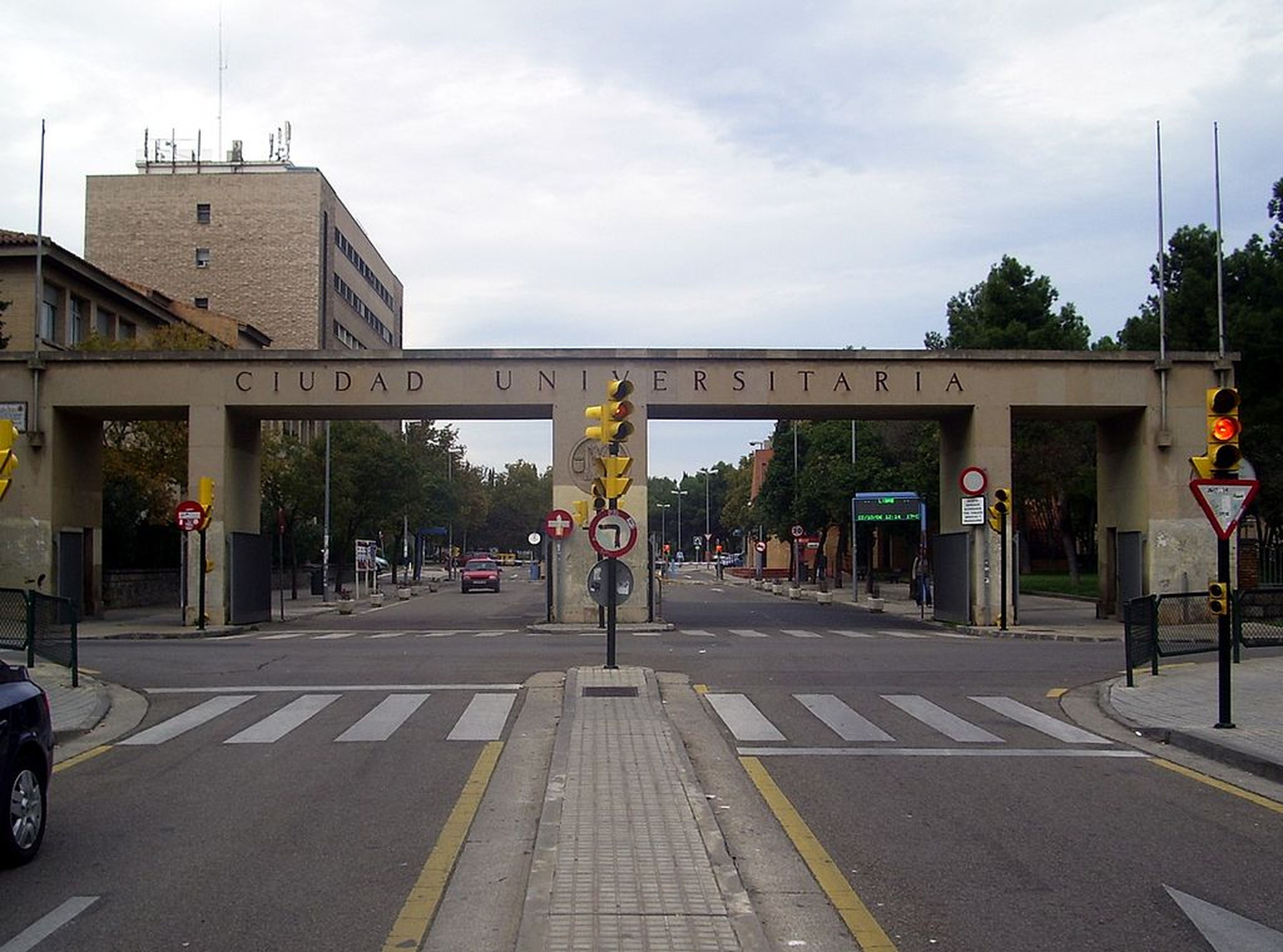 Entrada a la Ciudad Universitaria de Zaragoza