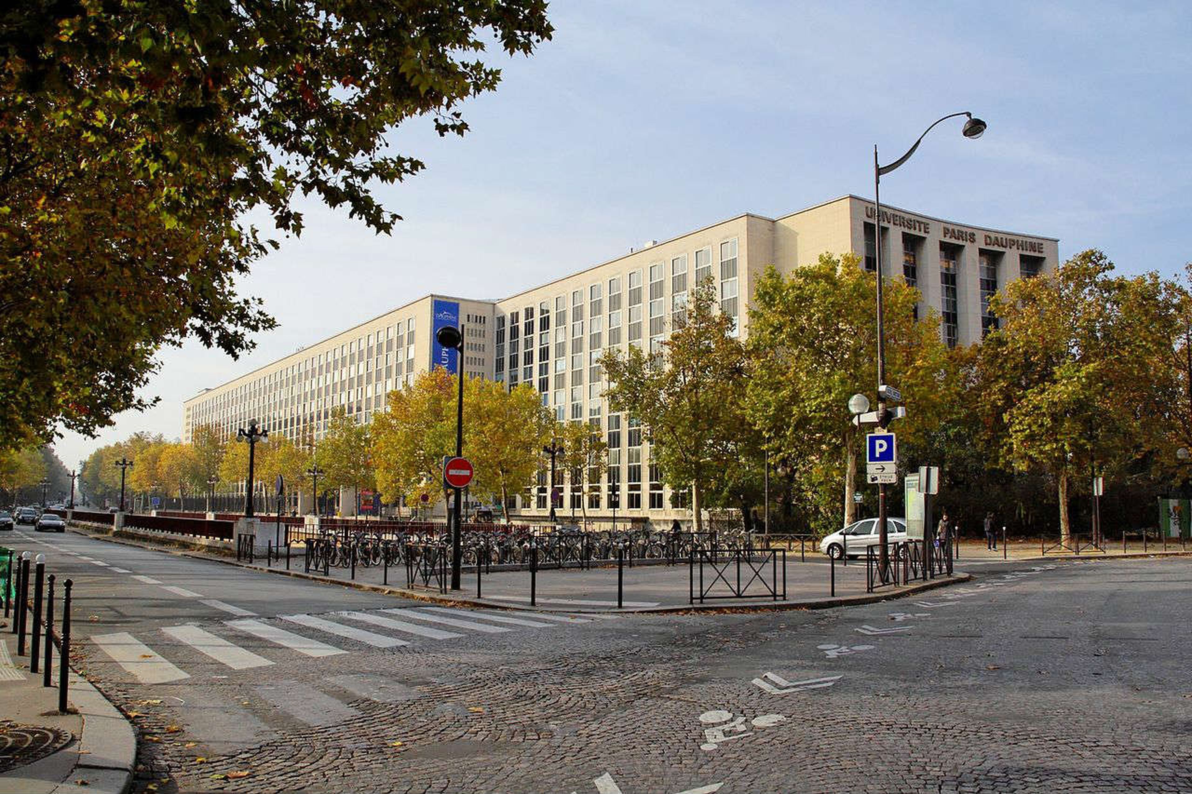Fachada de la Université Paris-Dauphine, al oeste de la capital gala