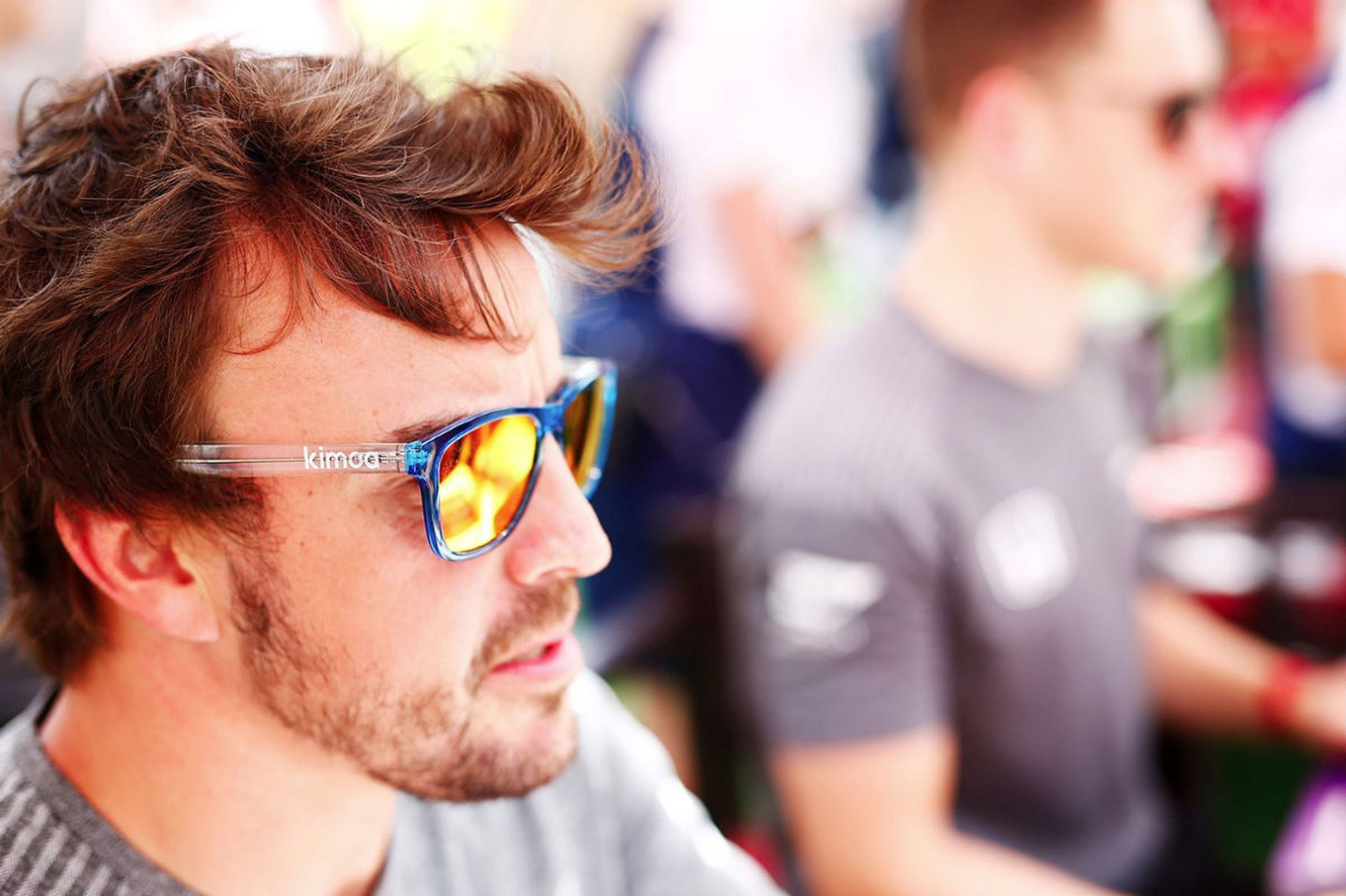 Fernando Alonso, con unas gafas Kimoa