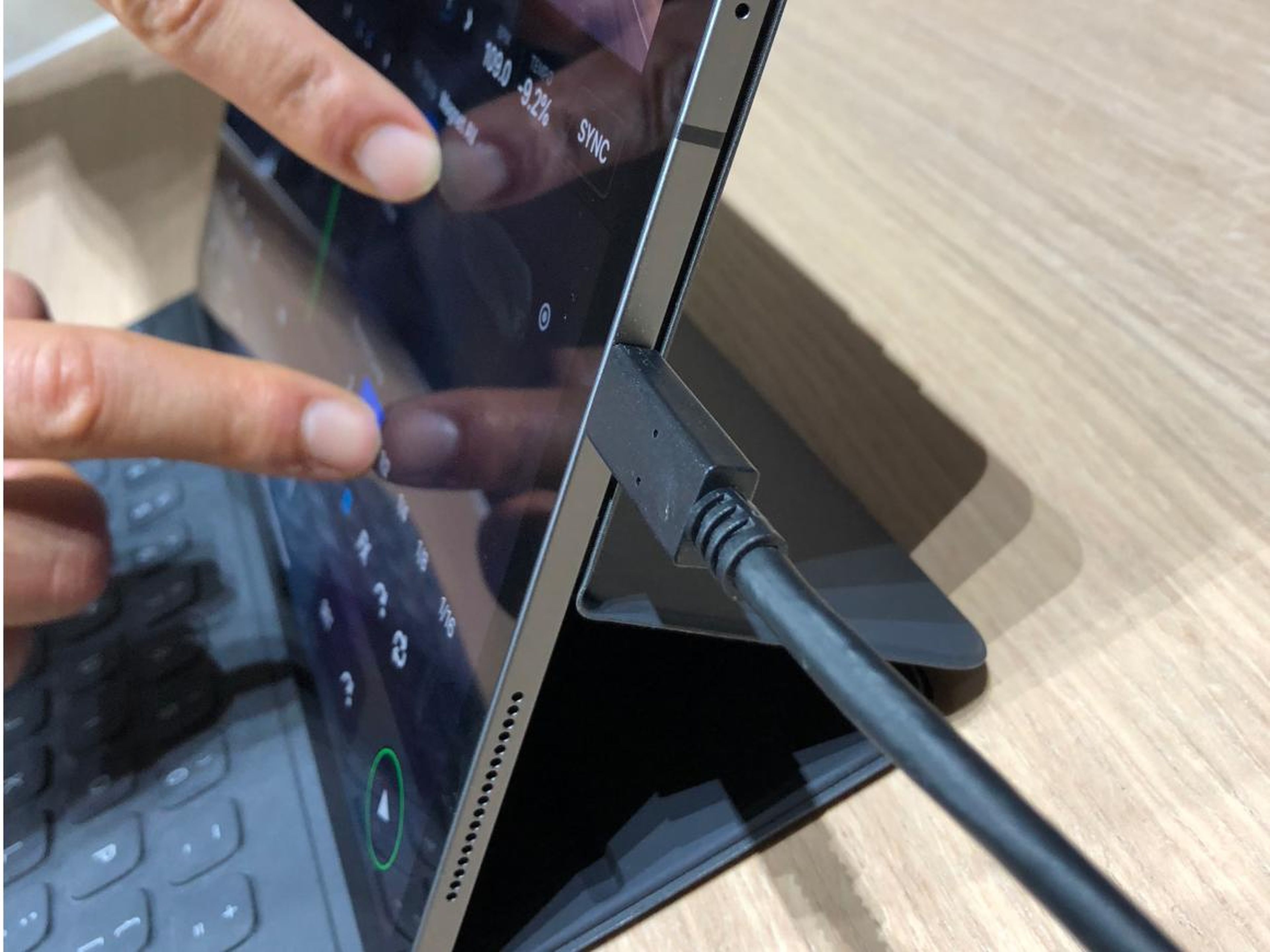 Here's what it looks like when a monitor is plugged into the iPad Pro's USB-C port.