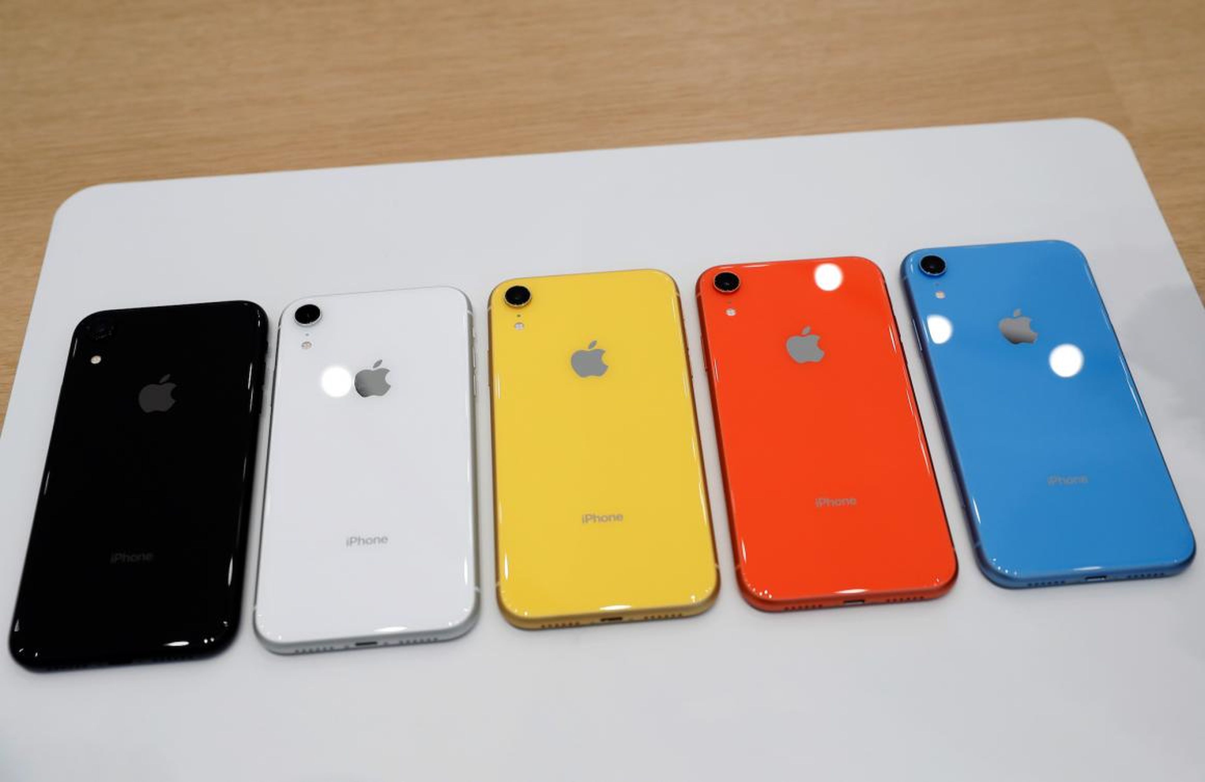 Los iPhone XR están disponibles en diferentes colores.