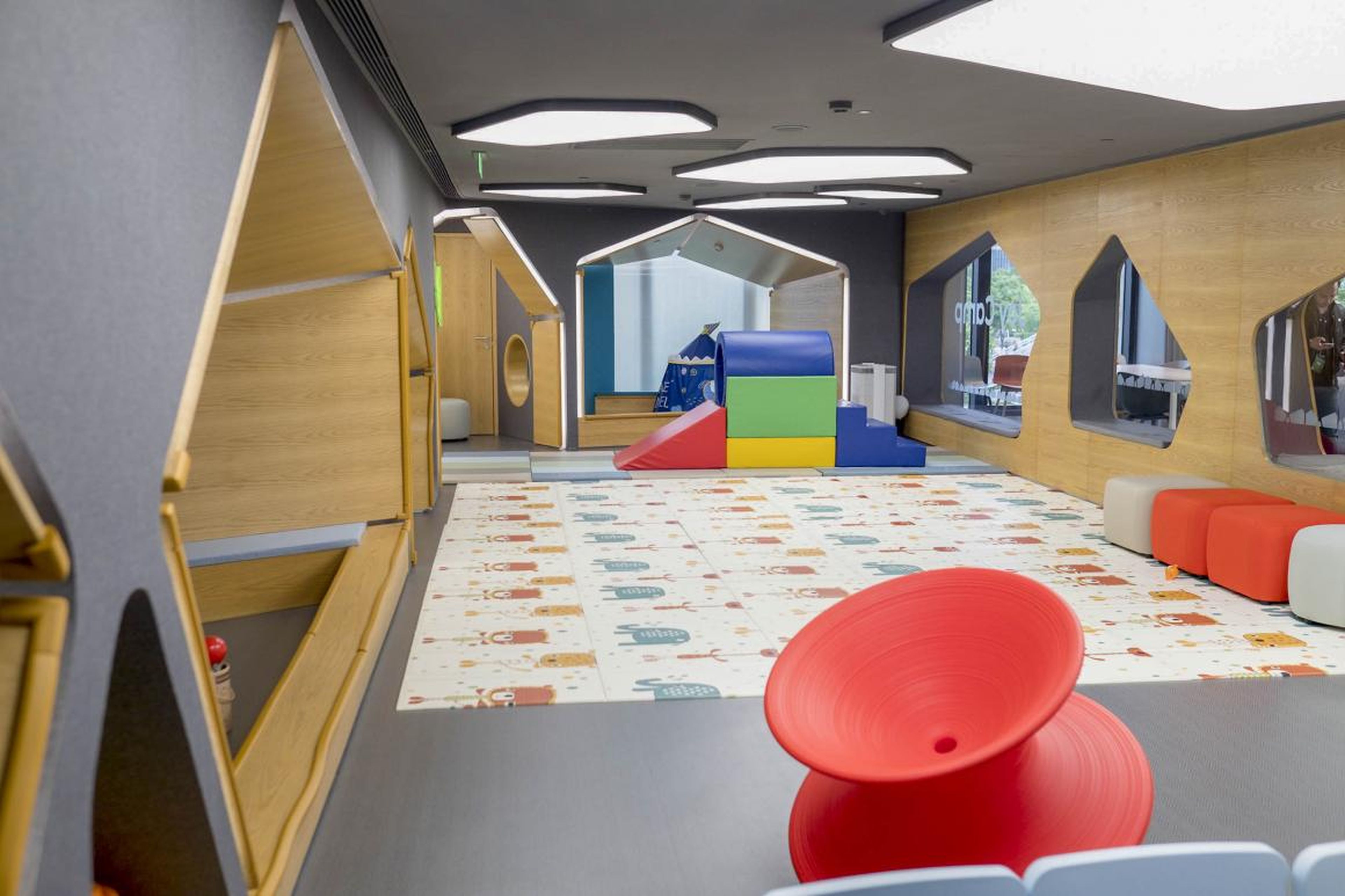 The Joy Camp is a supervised play area for children so that parents can drop them off and work in the Nio House undisturbed or even go shopping nearby.