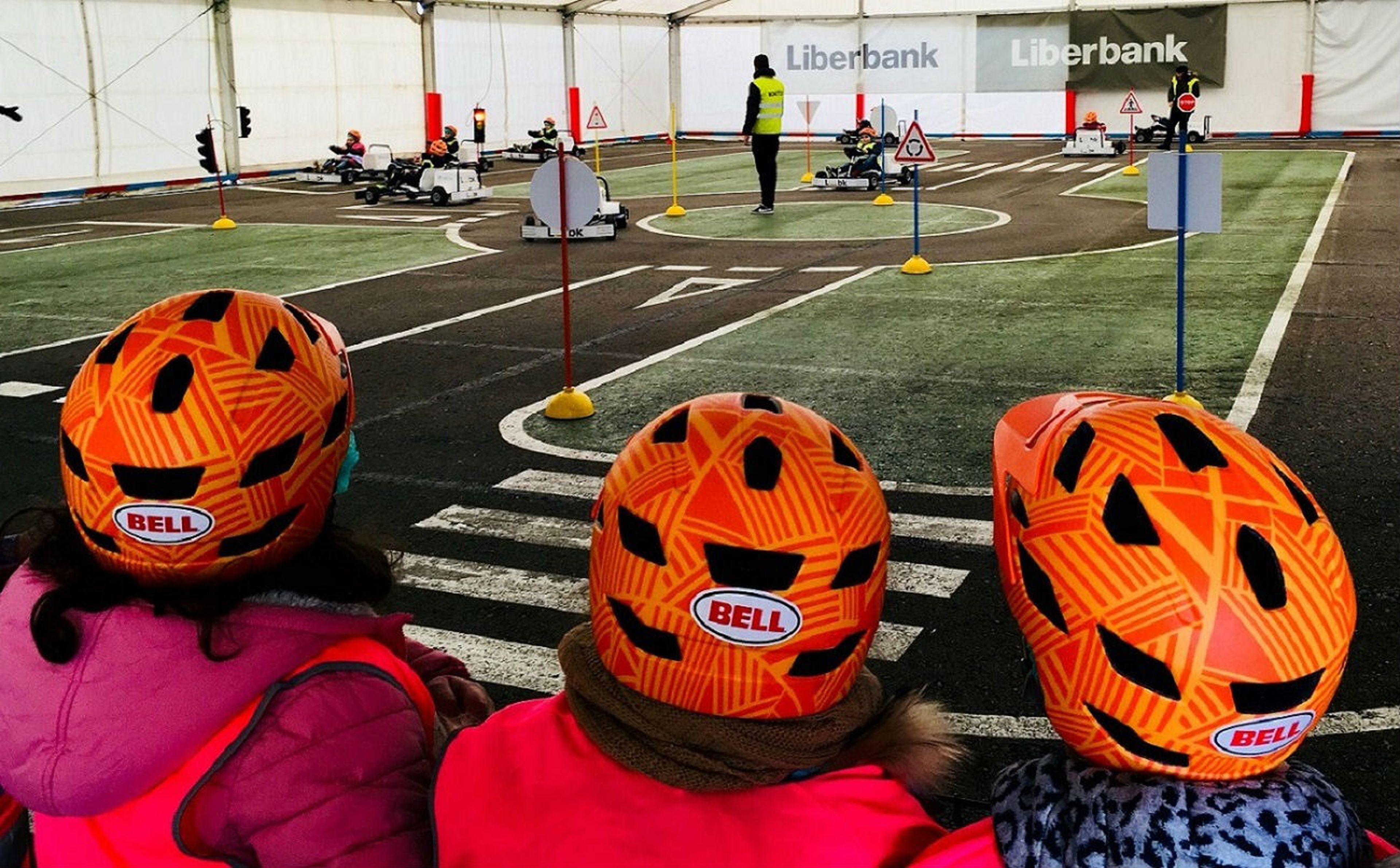 Niños en curso de seguridad vial del karting de Alonso
