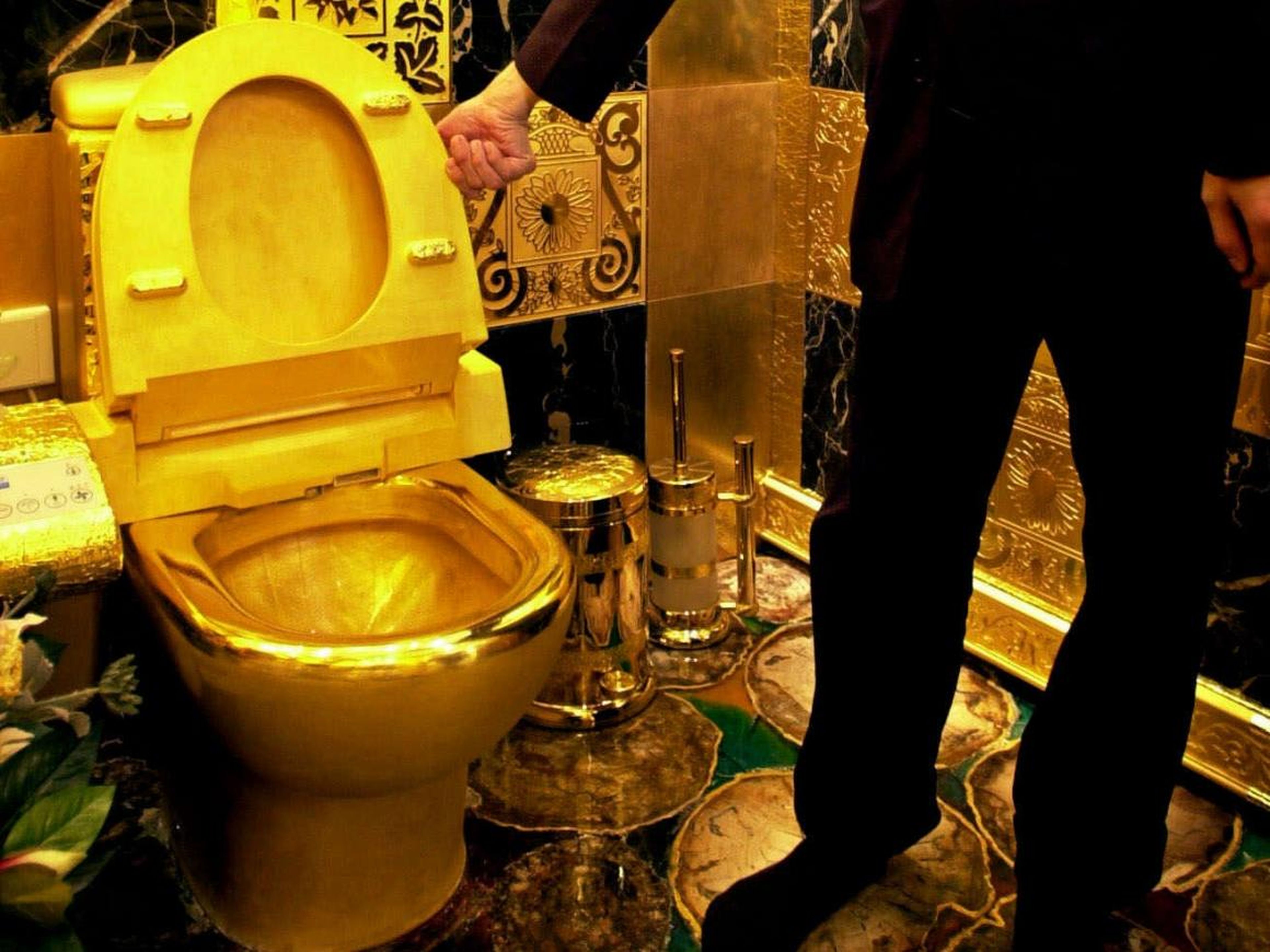 One way to show that you're ultra-wealthy is to surround yourself with as much gold as possible. A Hong Kong jeweler spent $3.5 million building a bathroom made entirely of gold and precious jewels, including a 24-carat solid gold