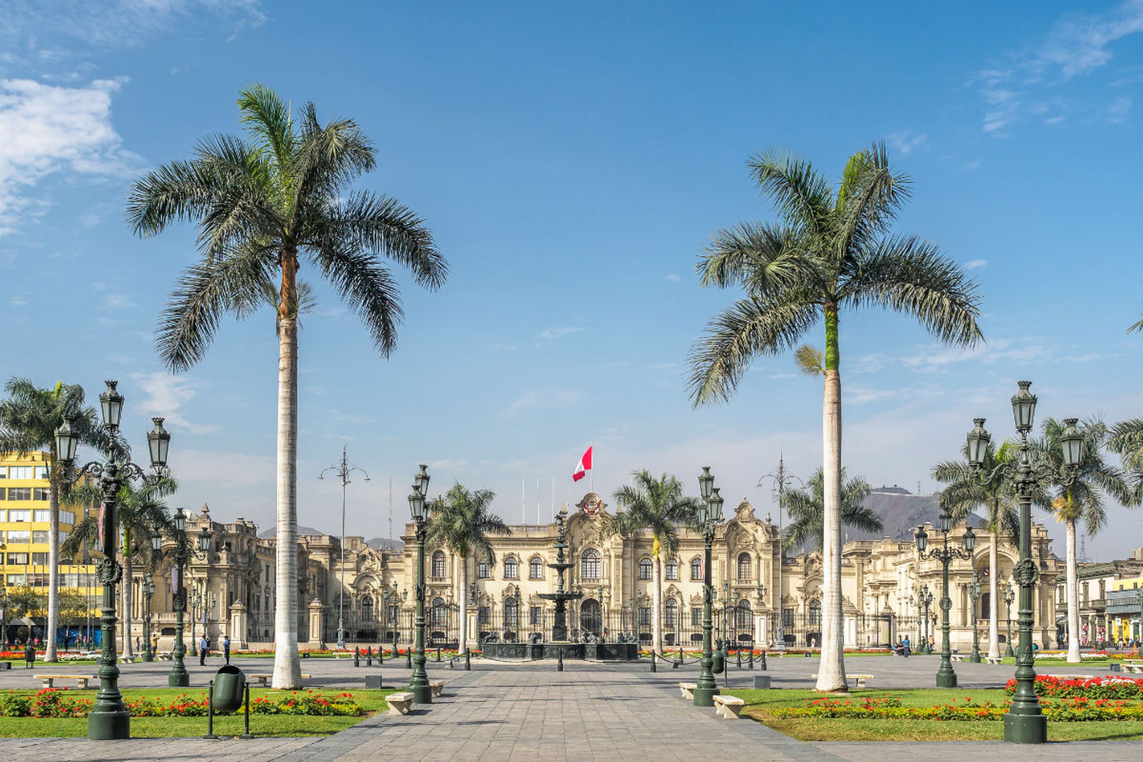 El Palacio de gobierno de Perú en la Plaza Mayor en la ciudad de Lima