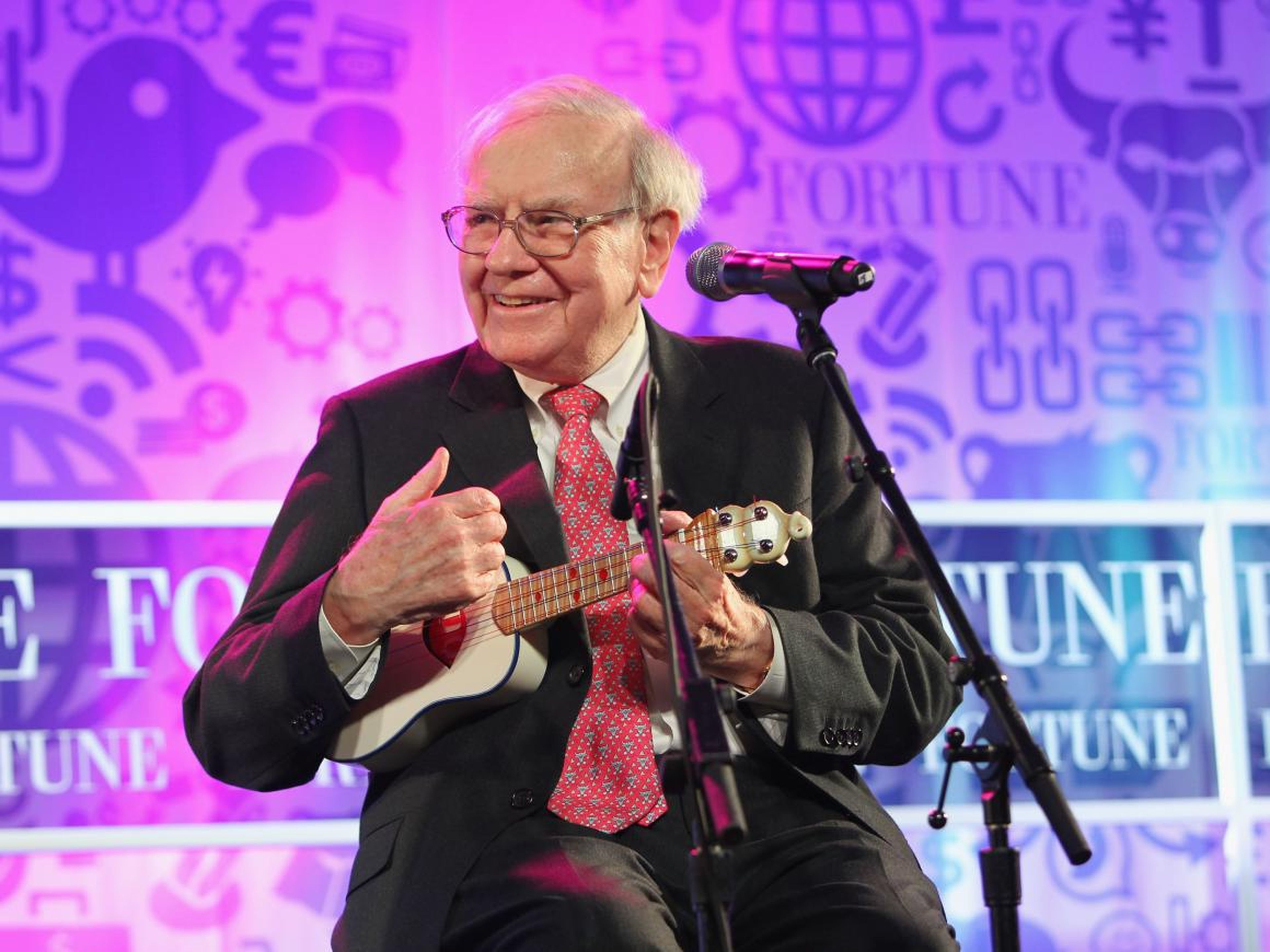 A pesar de su inmensa fortuna, Warren Buffett lleva una vida bastante modesta.