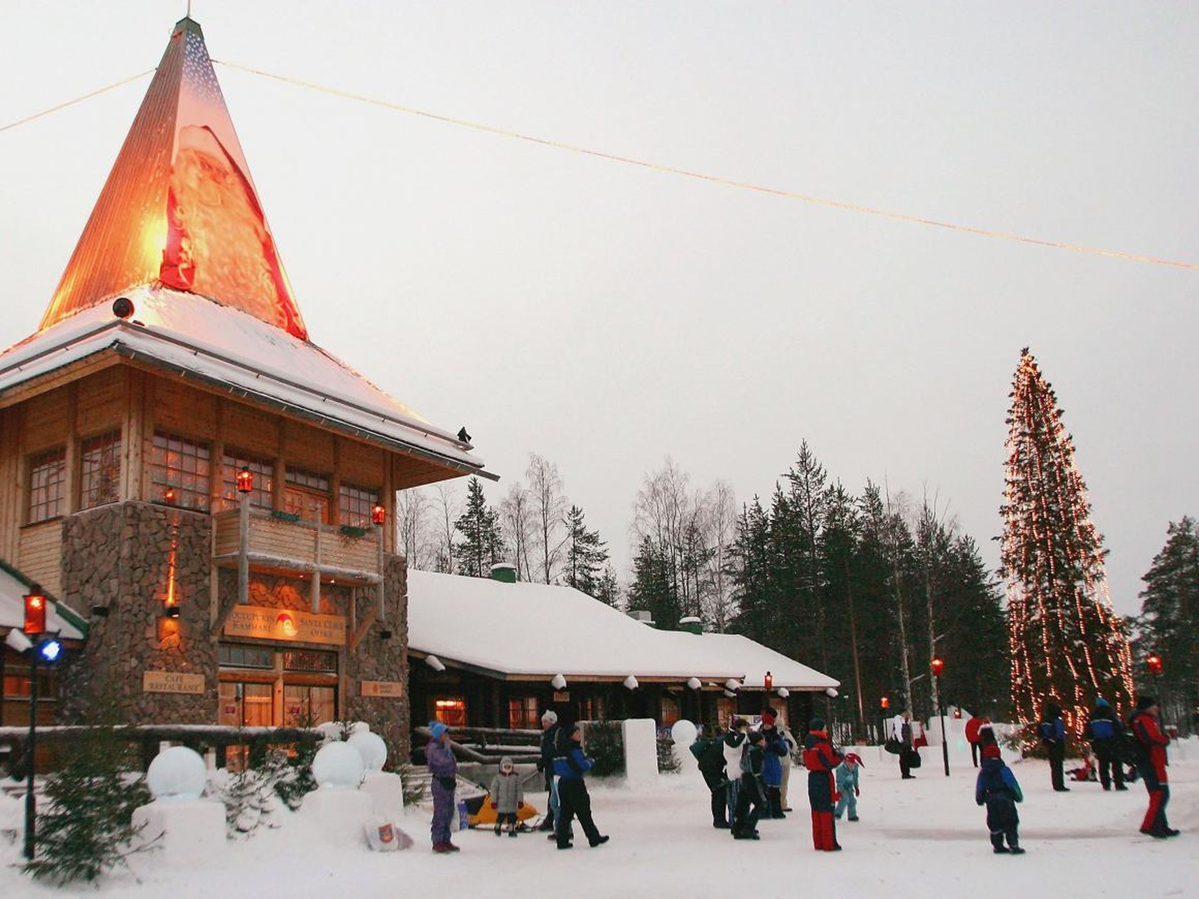 La oficina de Papá Noel en el Pueblo de Papá Noel, en el Círculo Polar Ártico, cerca de Rovaniemi, Finlandia.