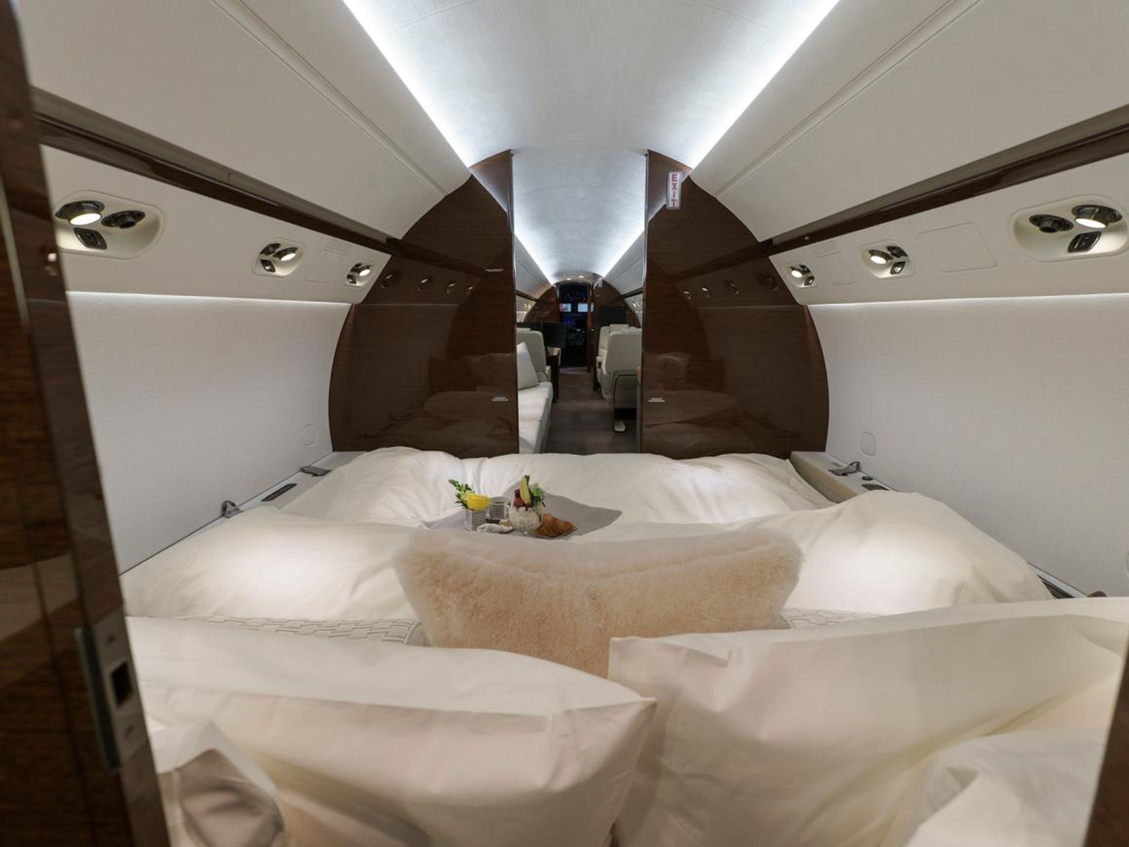 A bedroom in a Gulfstream G550.