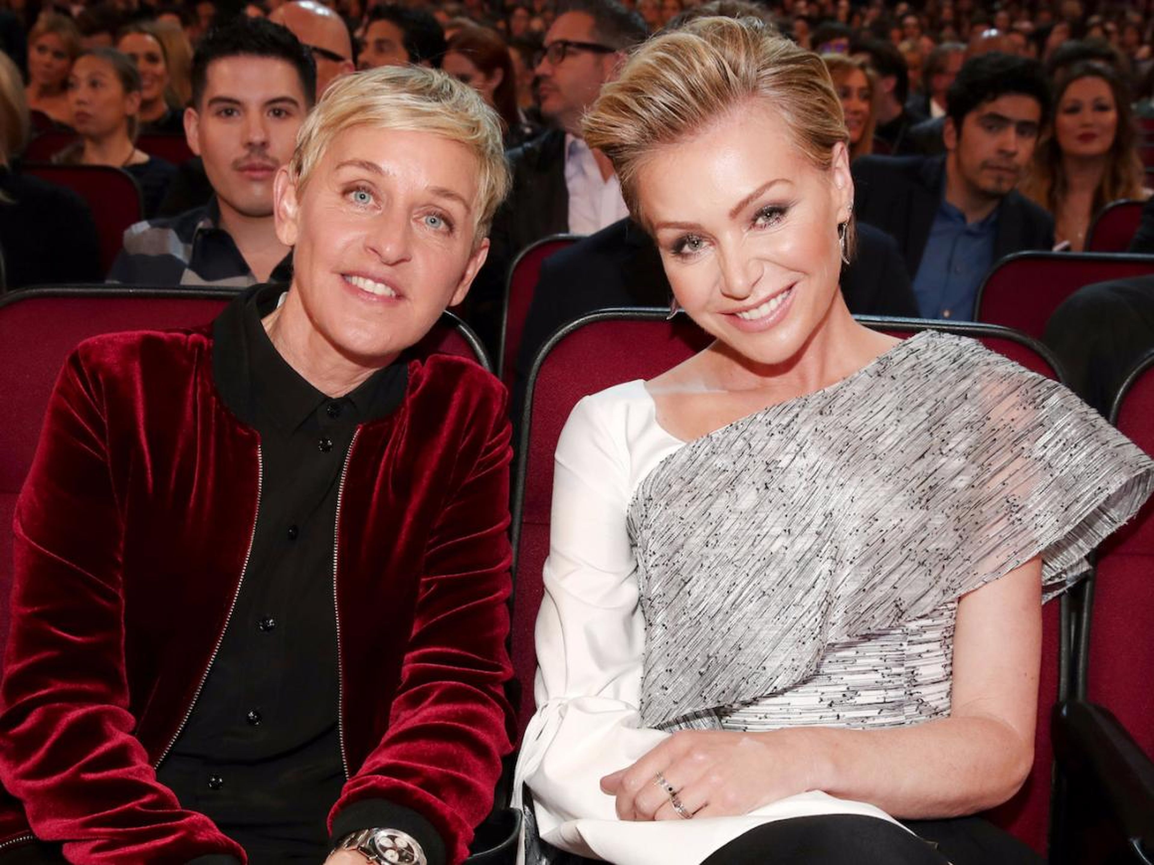Ellen DeGeneres y Portia de Rossi en los premios People Choice.