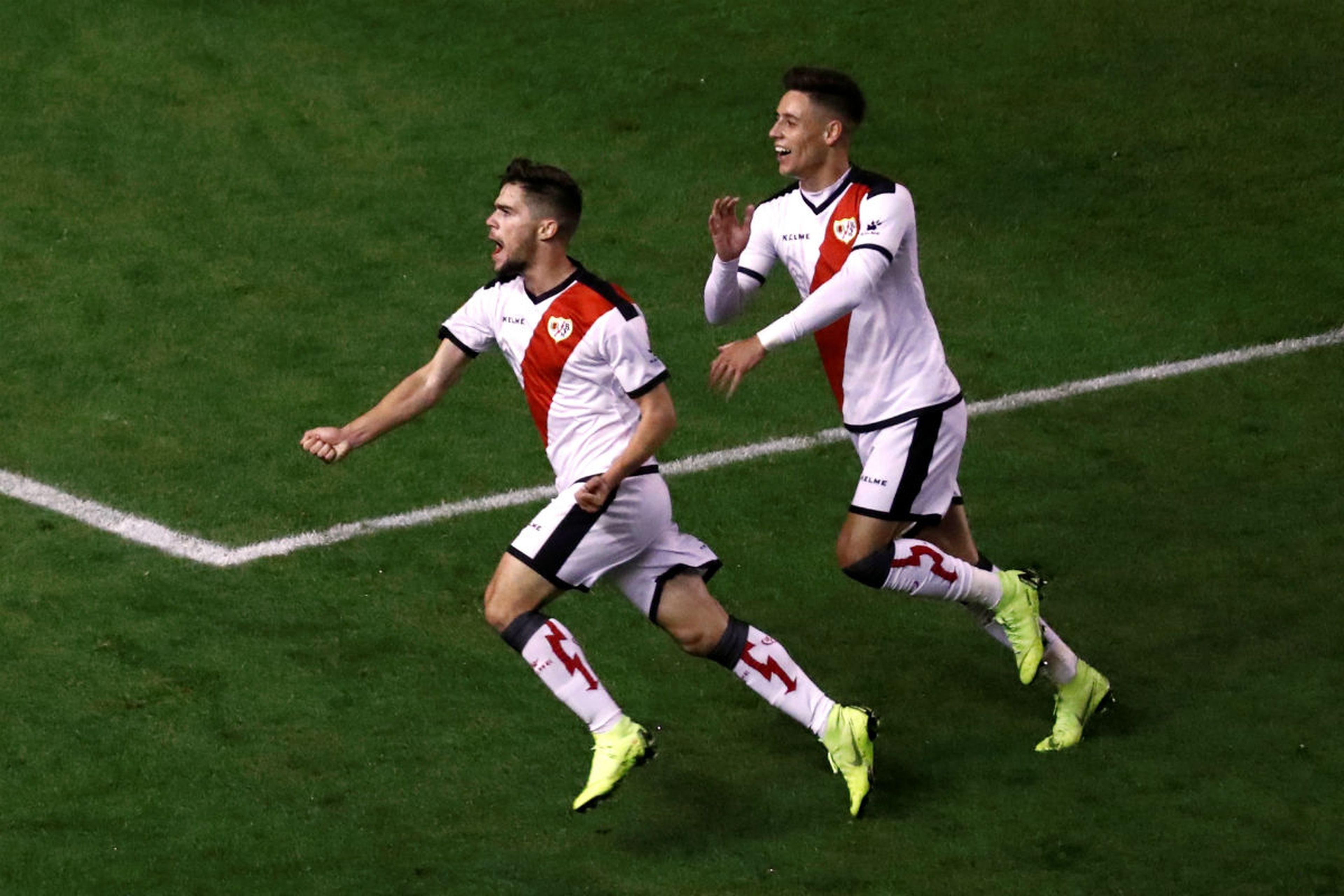 José Ángel Pozo celebra un gol con el Rayo