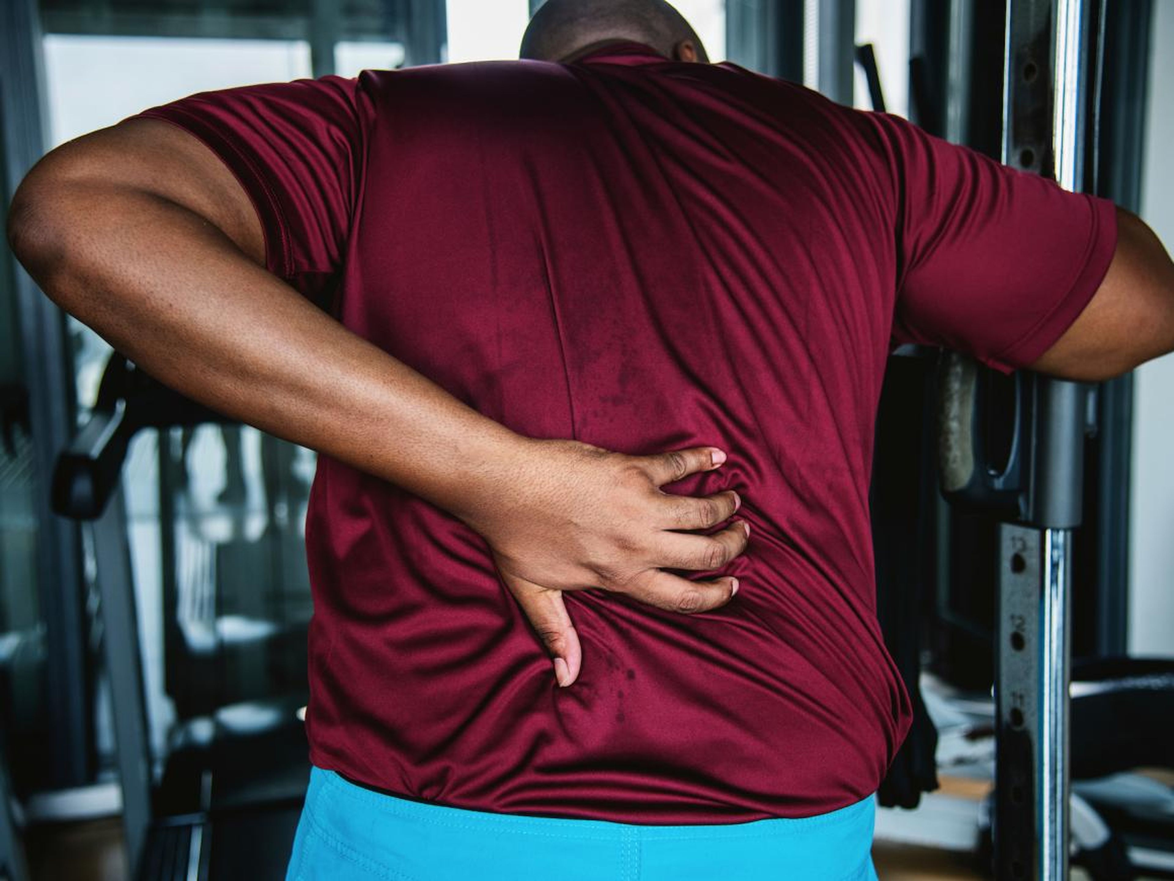 El dolor de espalda es un síntoma de cáncer de próstata.