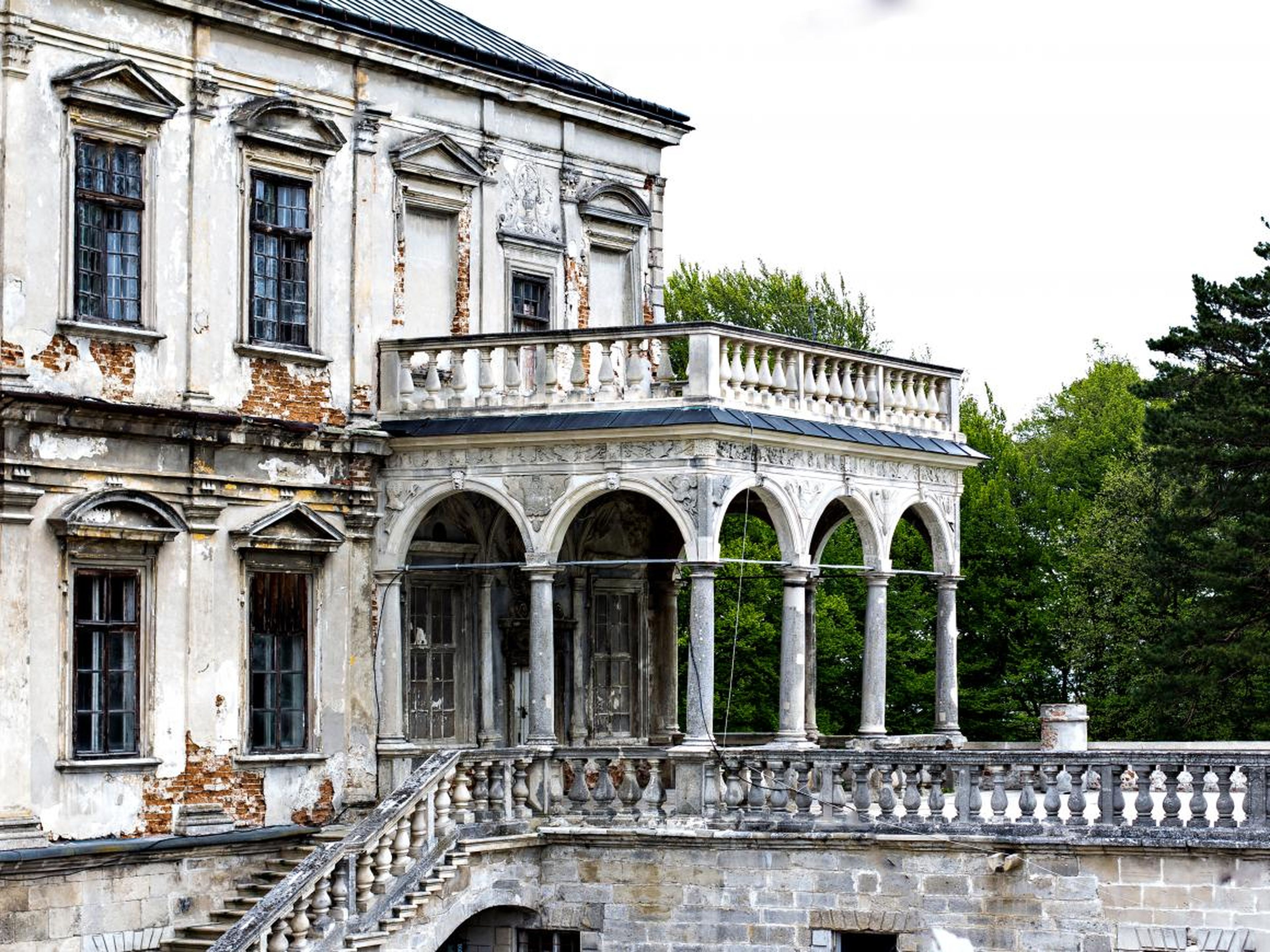 The mansion prospered for years, but in the 19th century, new owners took over and neglected the castle, so that by the end of World War II, it had massively deteriorated.