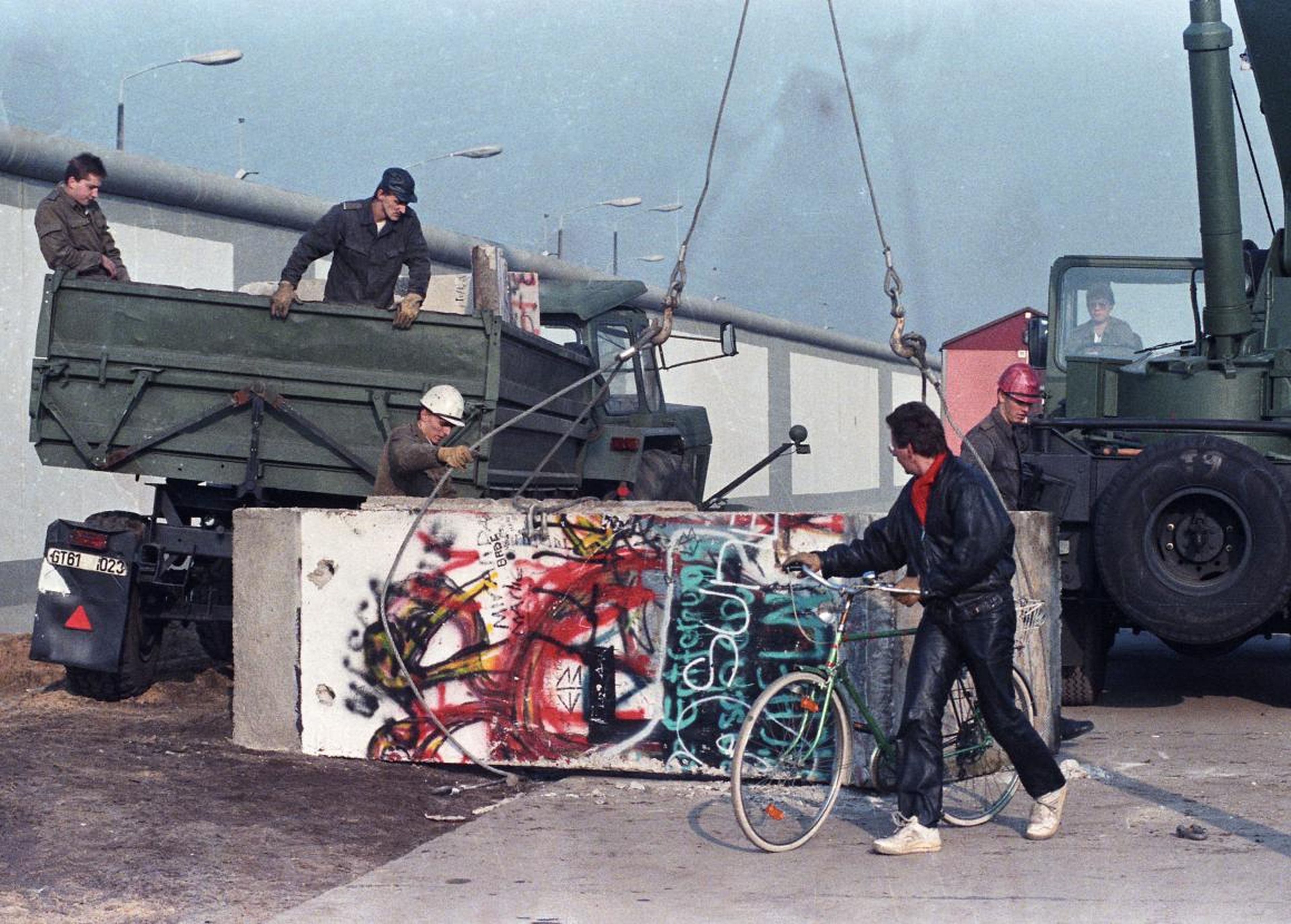Parts of the Berlin Wall were loaded onto trucks at Potsdamer Platz by November 14.