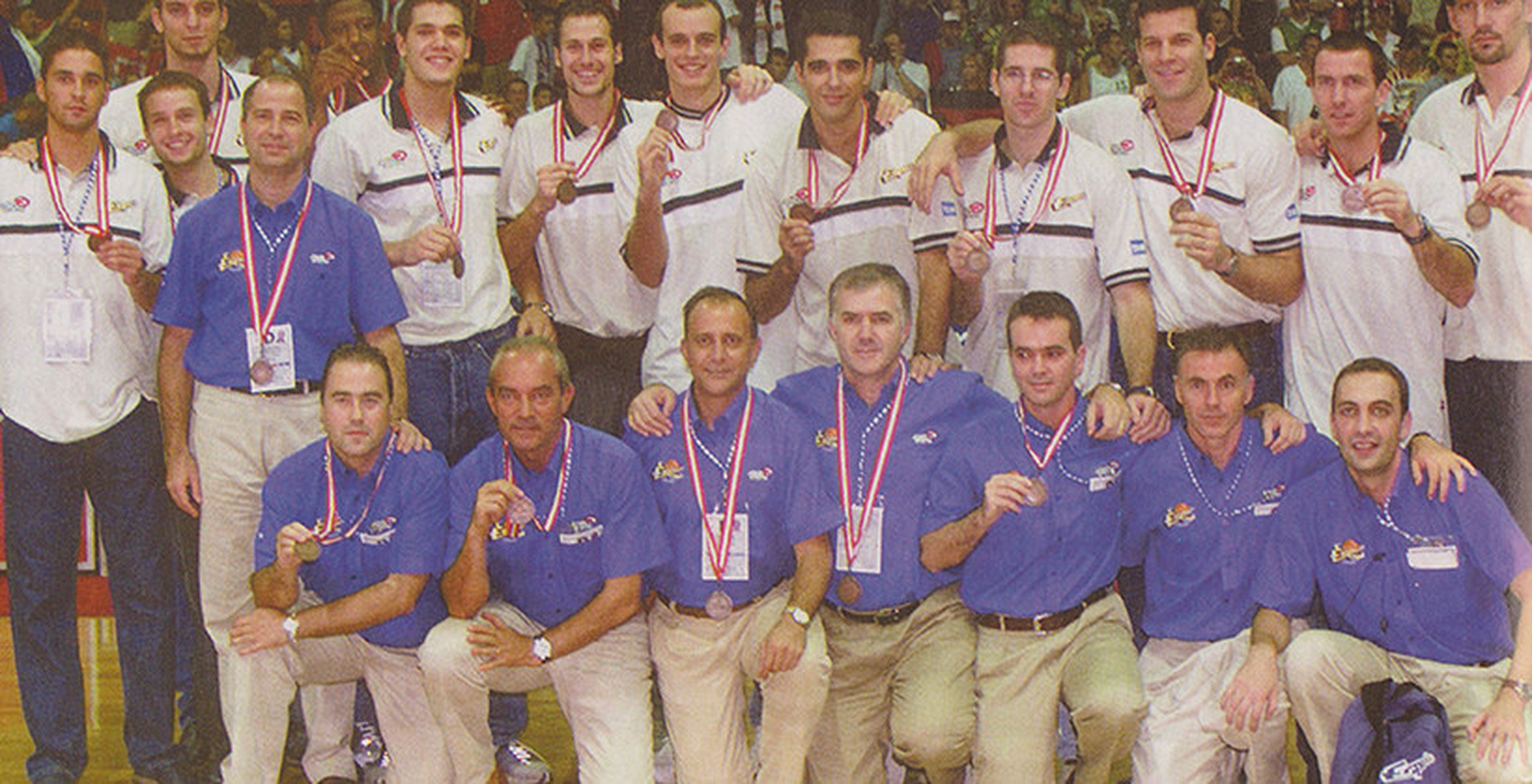 La Selección Española celebra el bronce en Turquía 2001