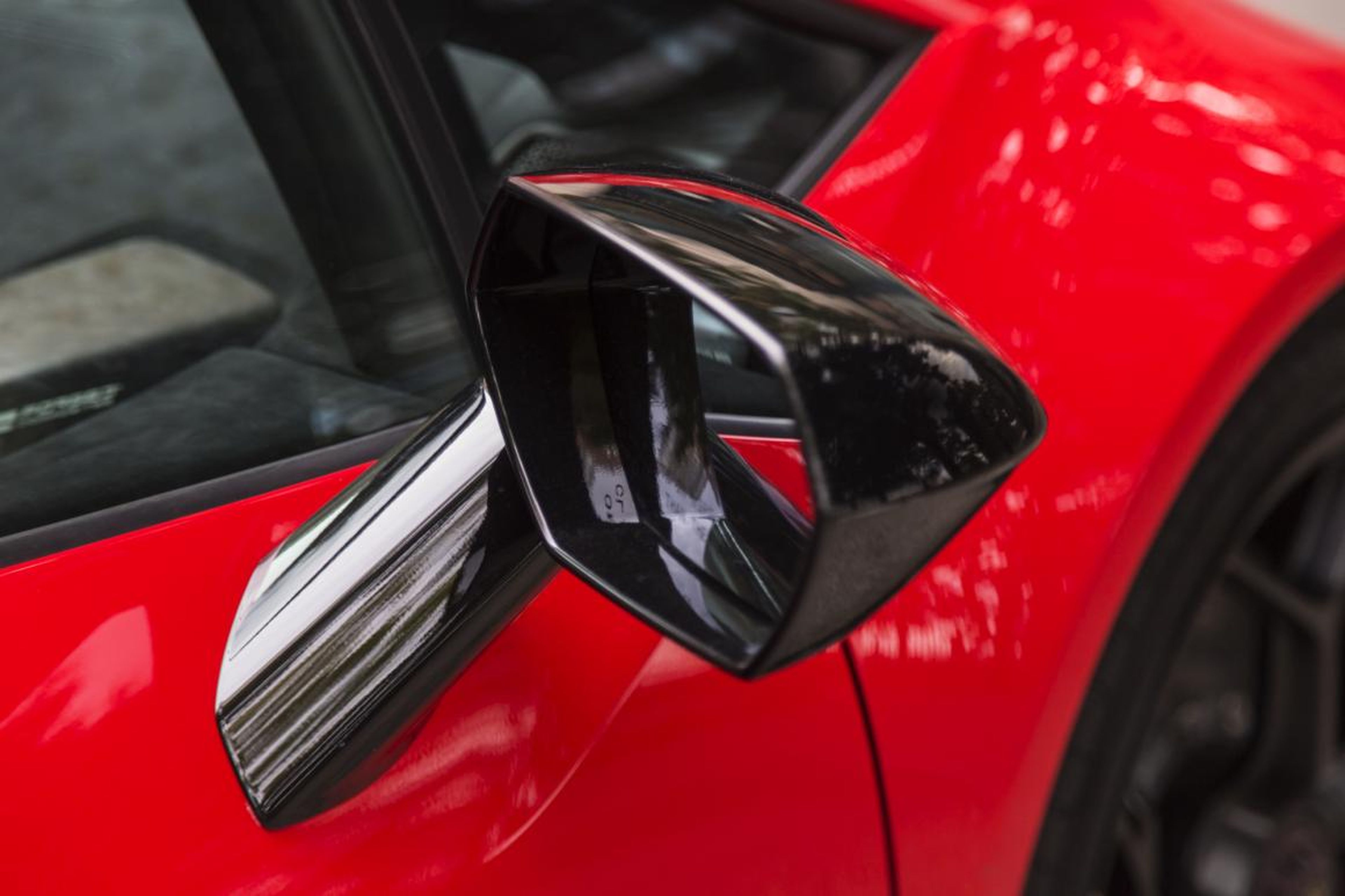 A theme throughout the Huracán is hexagons. Here's one: it's the side-view mirror.