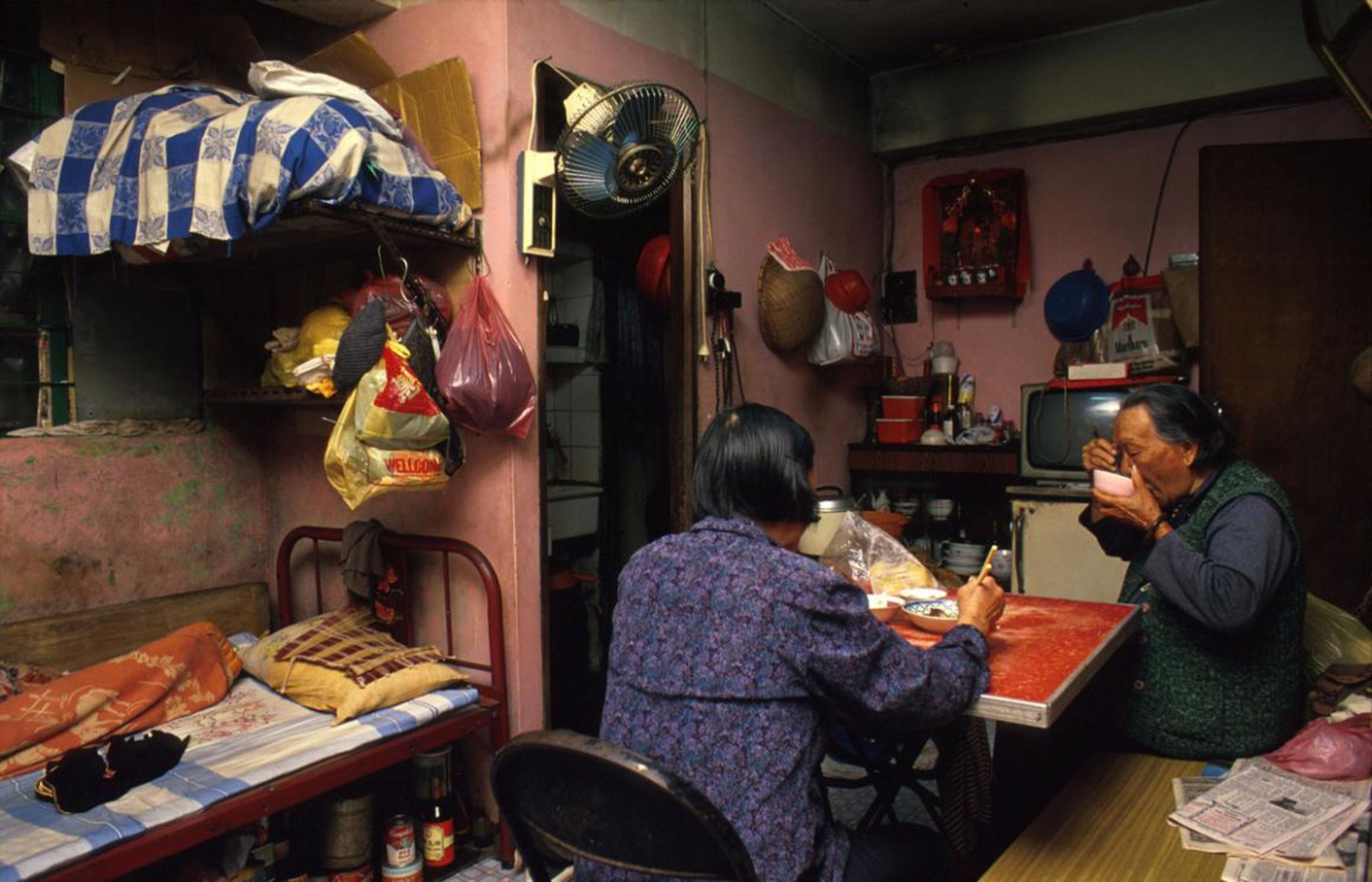 According to Girard, the Walled City had a village culture because of the tight living and working quarters. 90-year-old Law Yu Yi lived with her son's wife in a cramped third-floor apartment. It is typical for women to look after