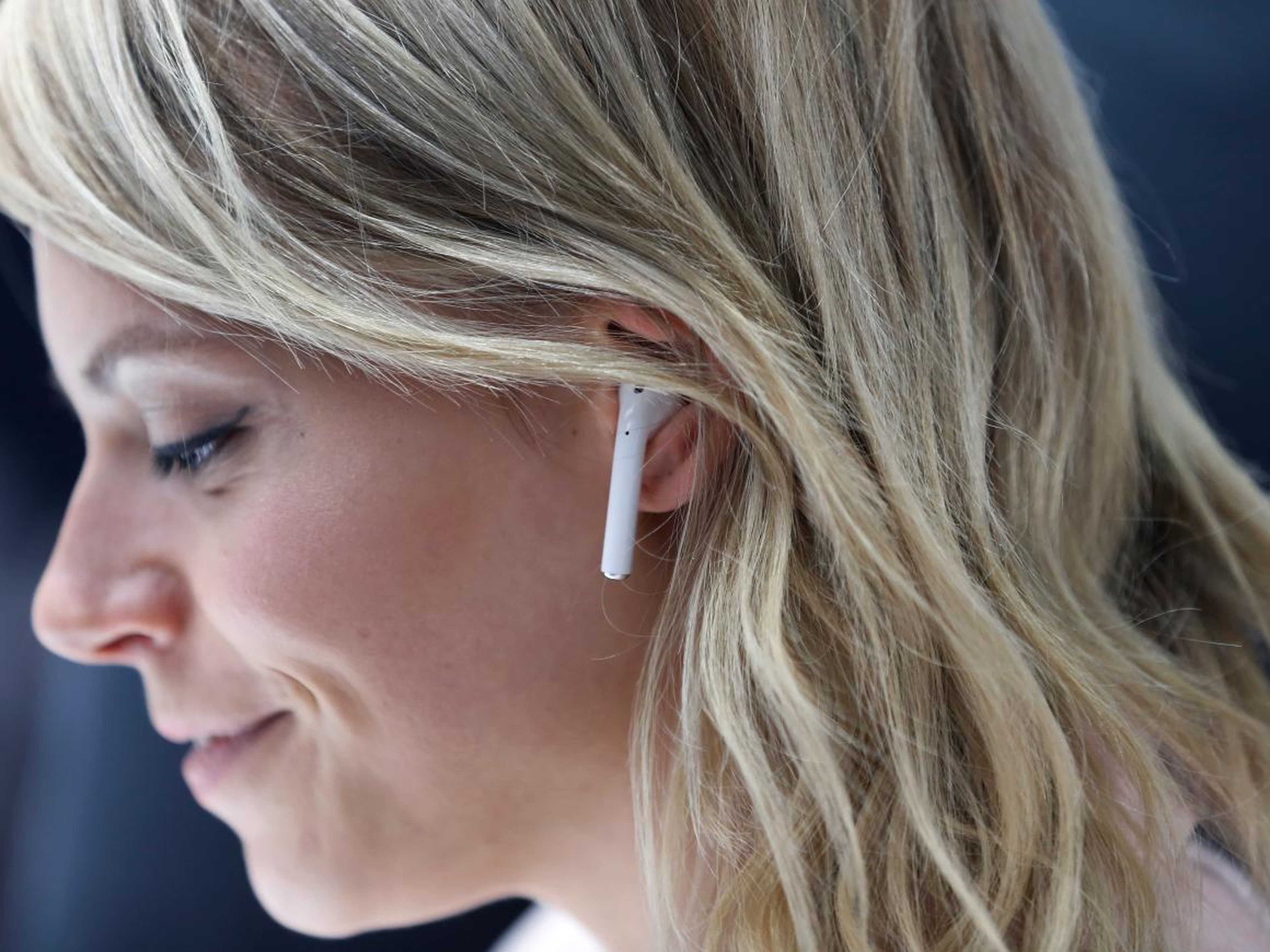 Los auriculares inalámbricos utilizan tecnología Bluetooth.