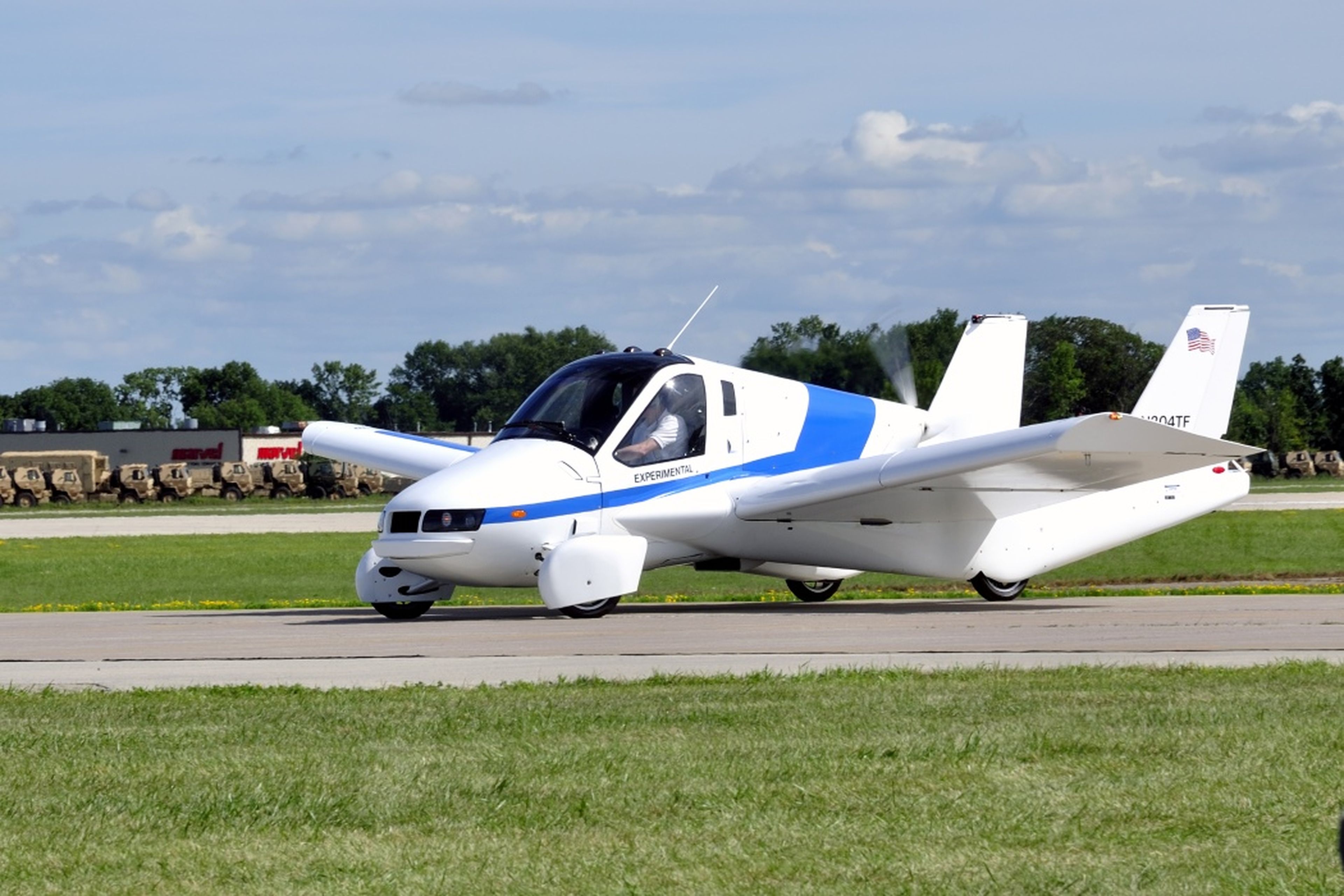 Un coche volador en una exhibición en Wisconsin, EE.UU. el 30 de julio de 2013.
