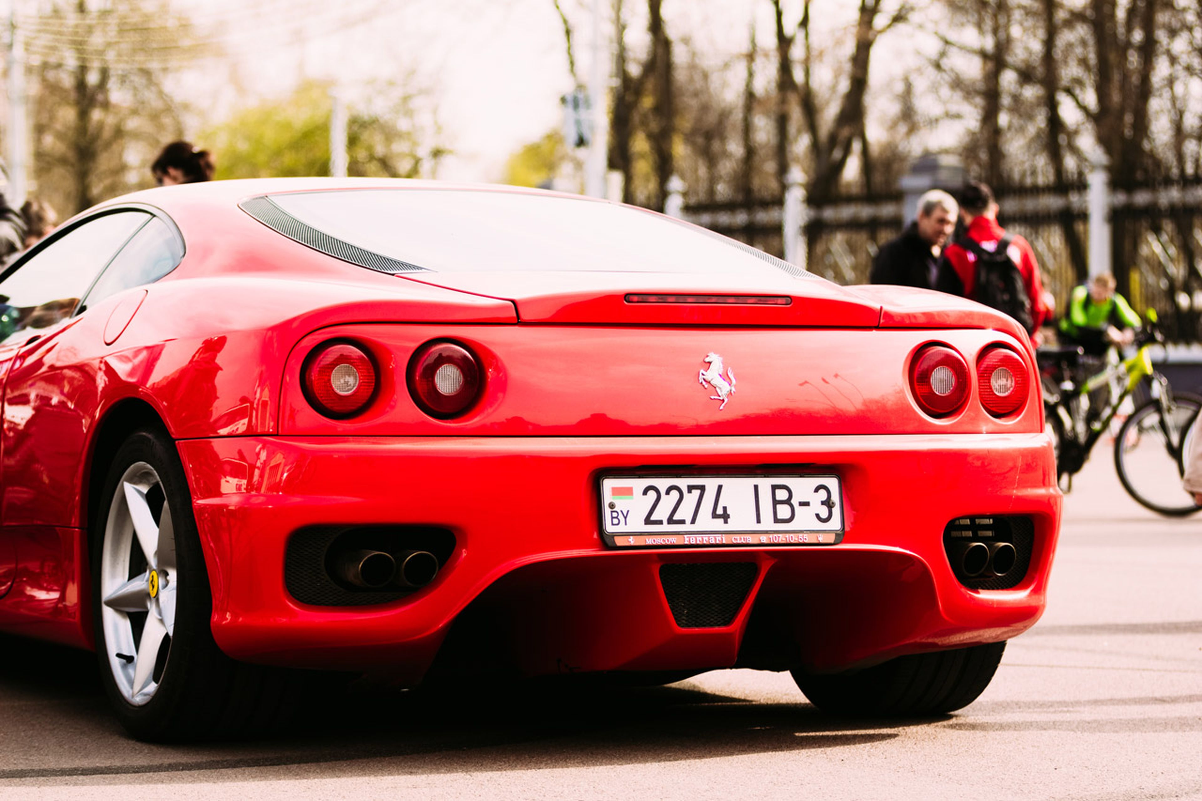 Un Ferrari en la calle