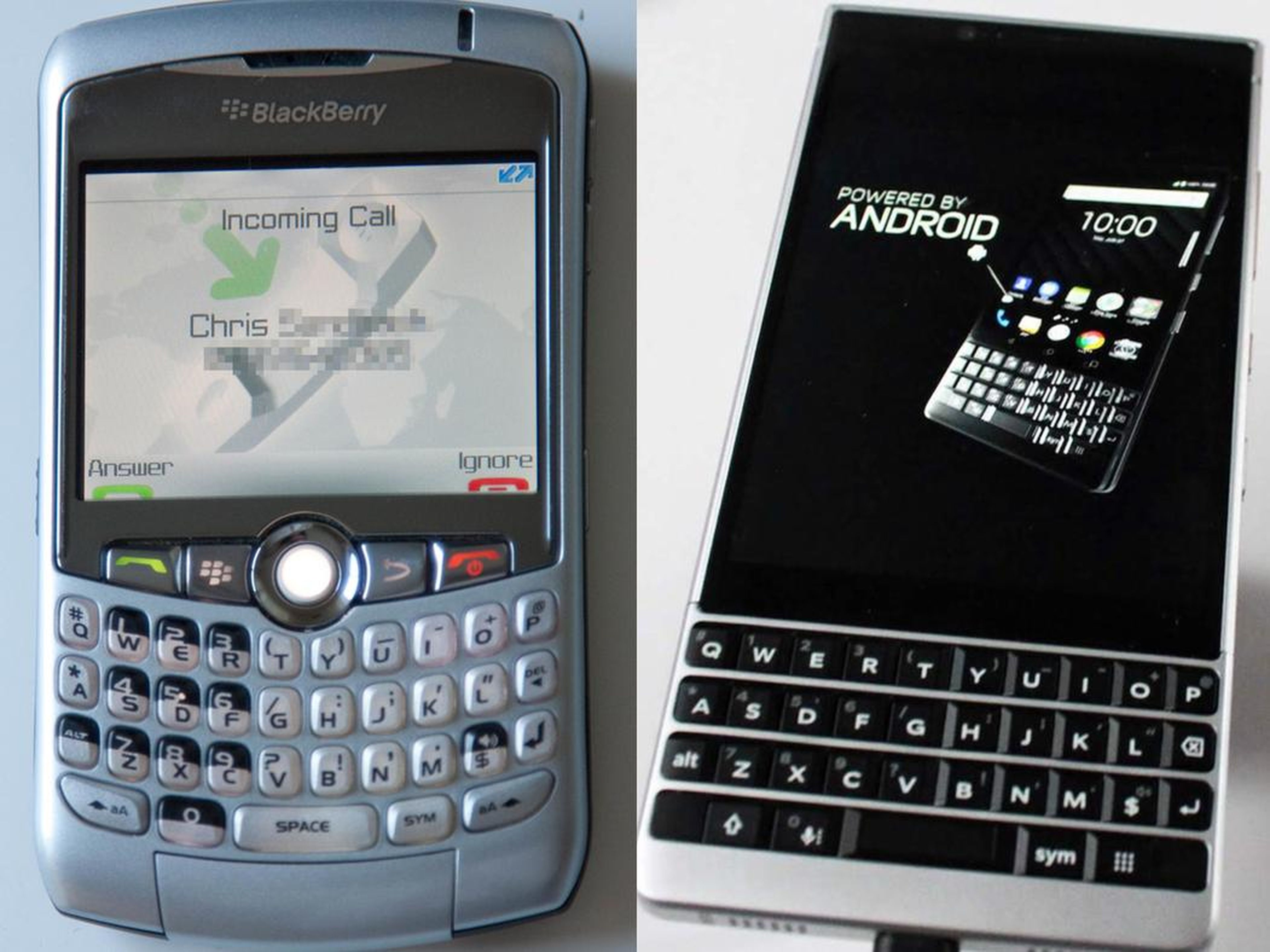 Una de las primeras BlackBerry contra una BlackBerry actual.