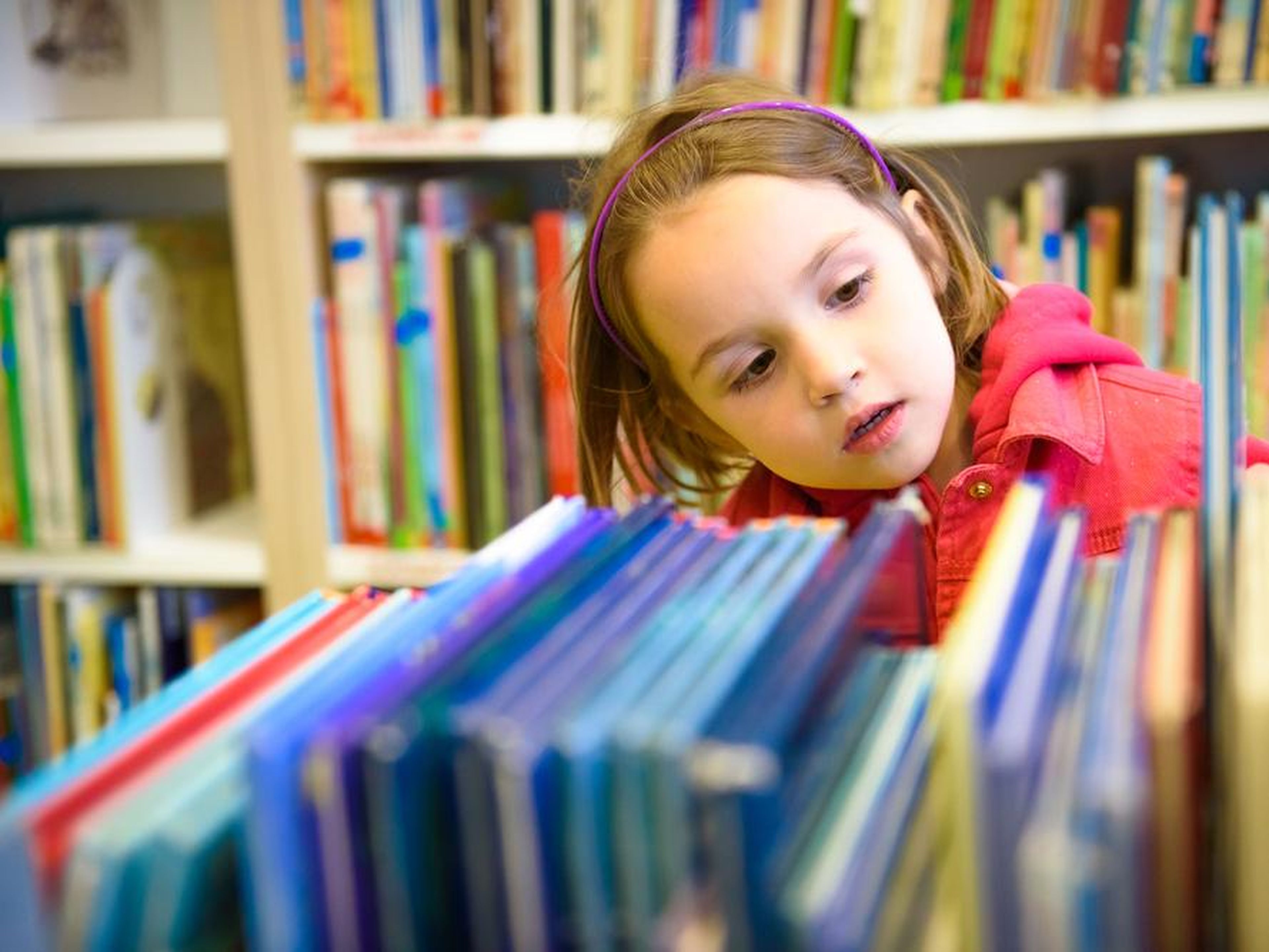 Развитие детской библиотеки. Дети в библиотеке. Читатели в библиотеке. Книги для детей. Библиотека для малышей.