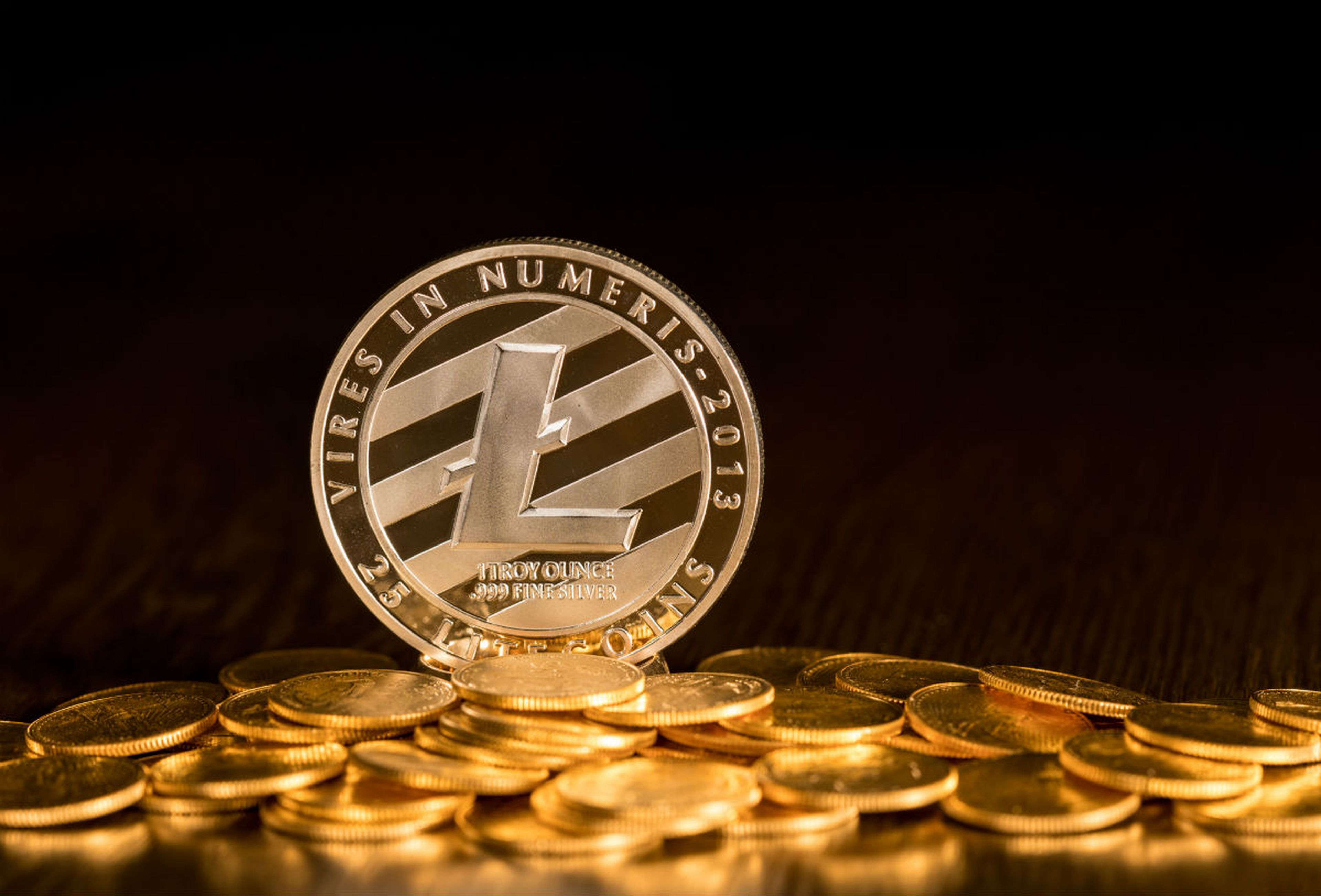Una moneda con el logo de Litecoin