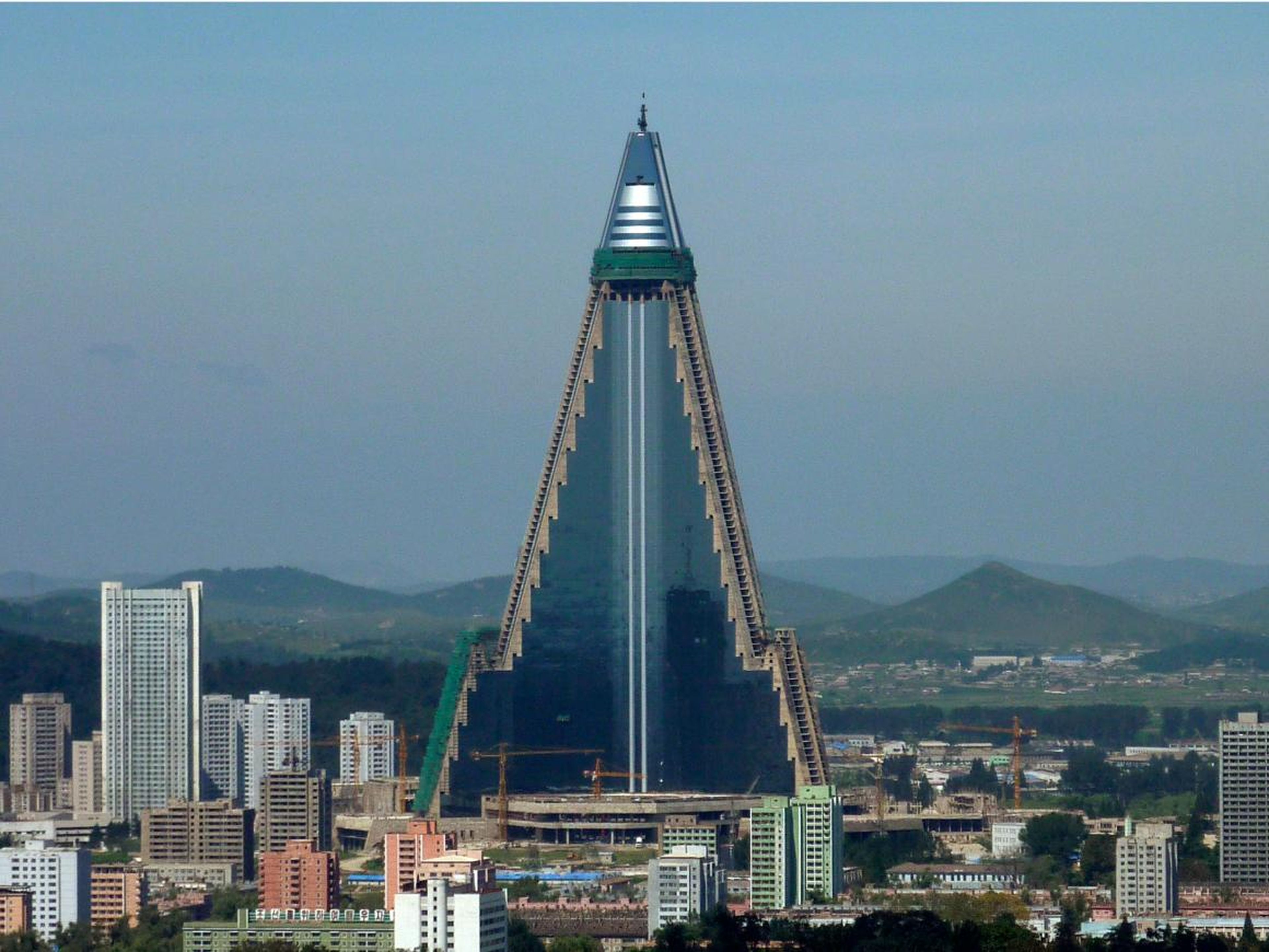 El Hotel Ryugyong es el edificio deshabitado más alto del mundo.
