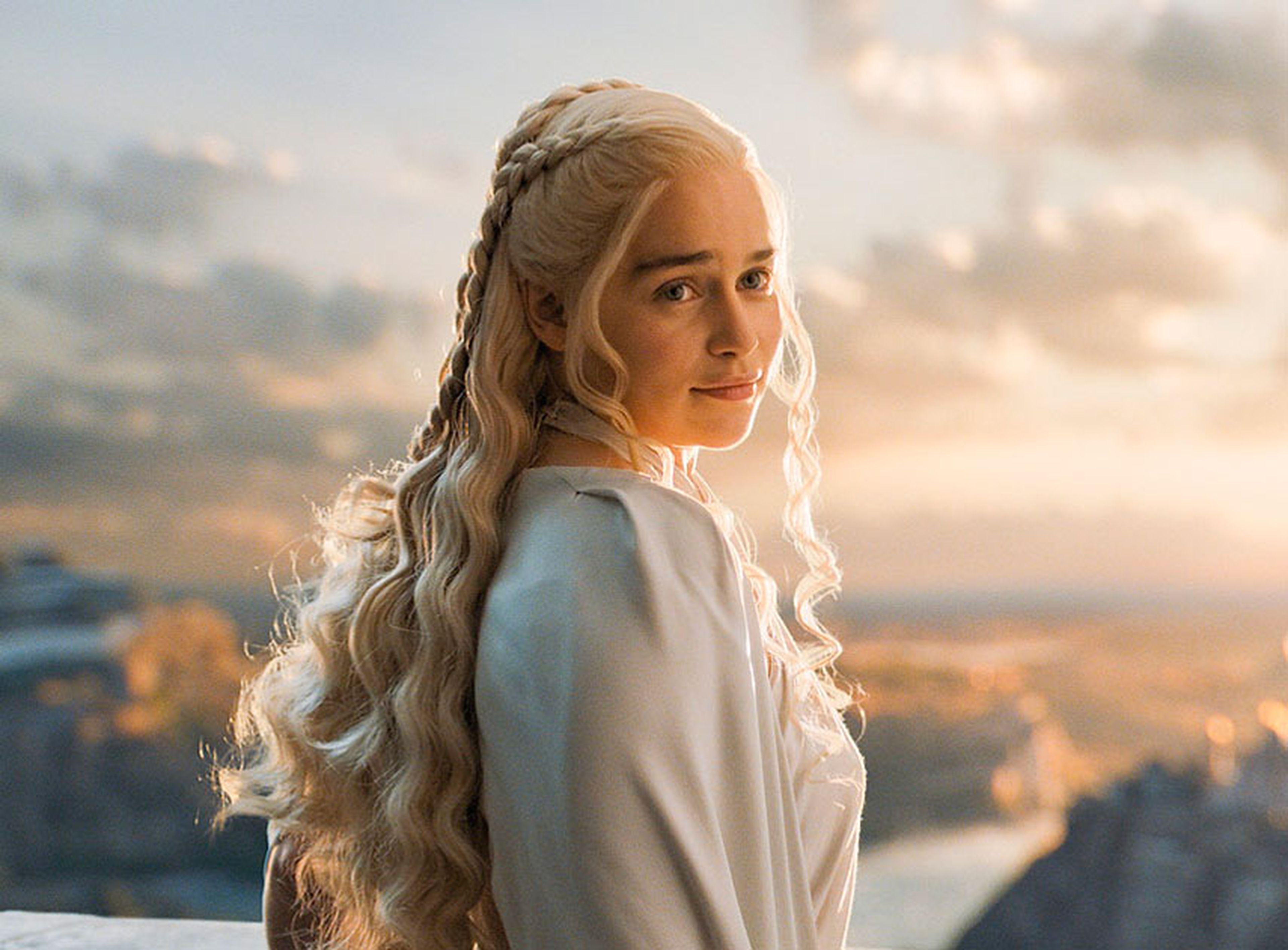 Emilia Clarke como Daenerys en Juego de tronos