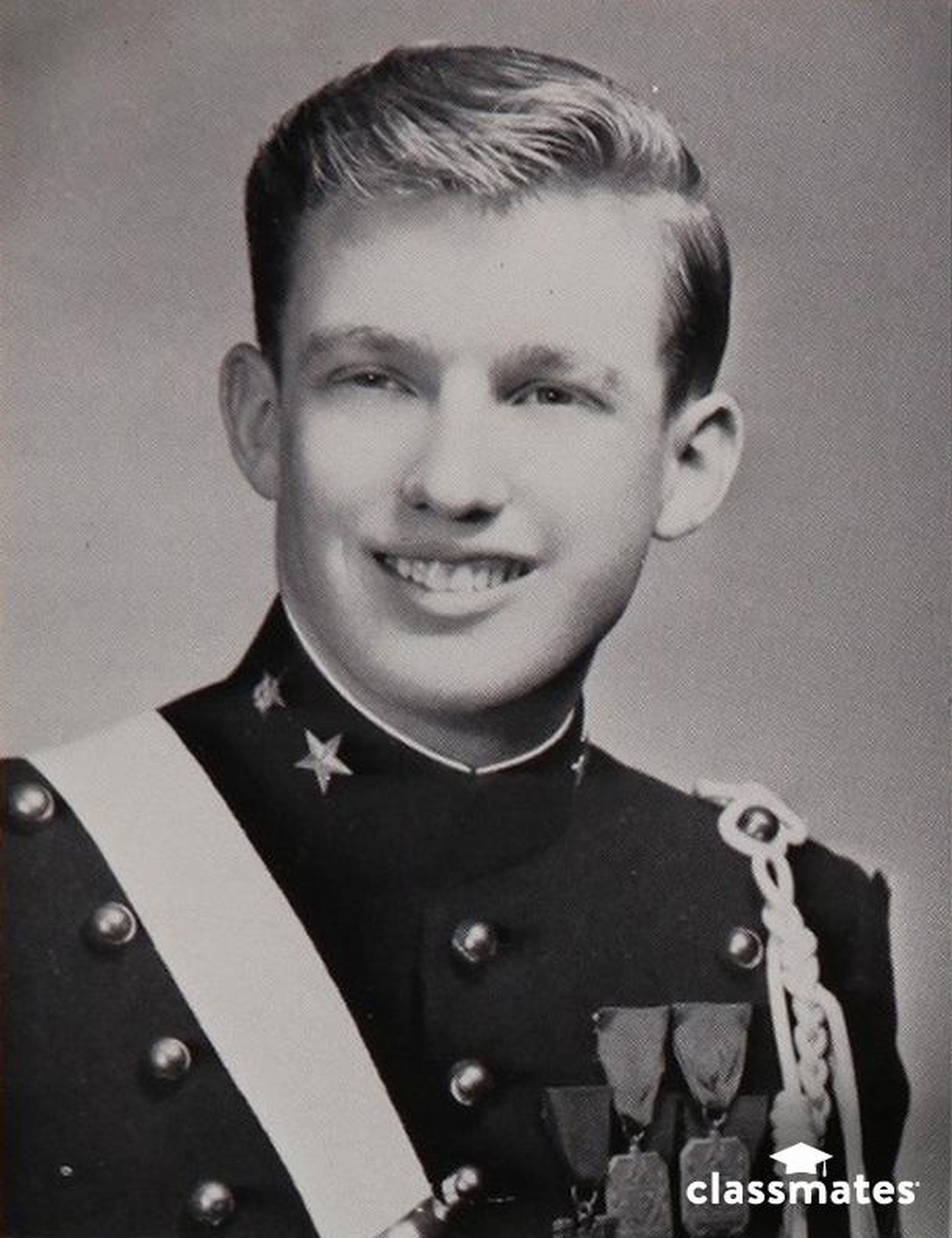 Esta es la foto principal de Trump, del anuario 1964 de la Academia Militar de Nueva York.
