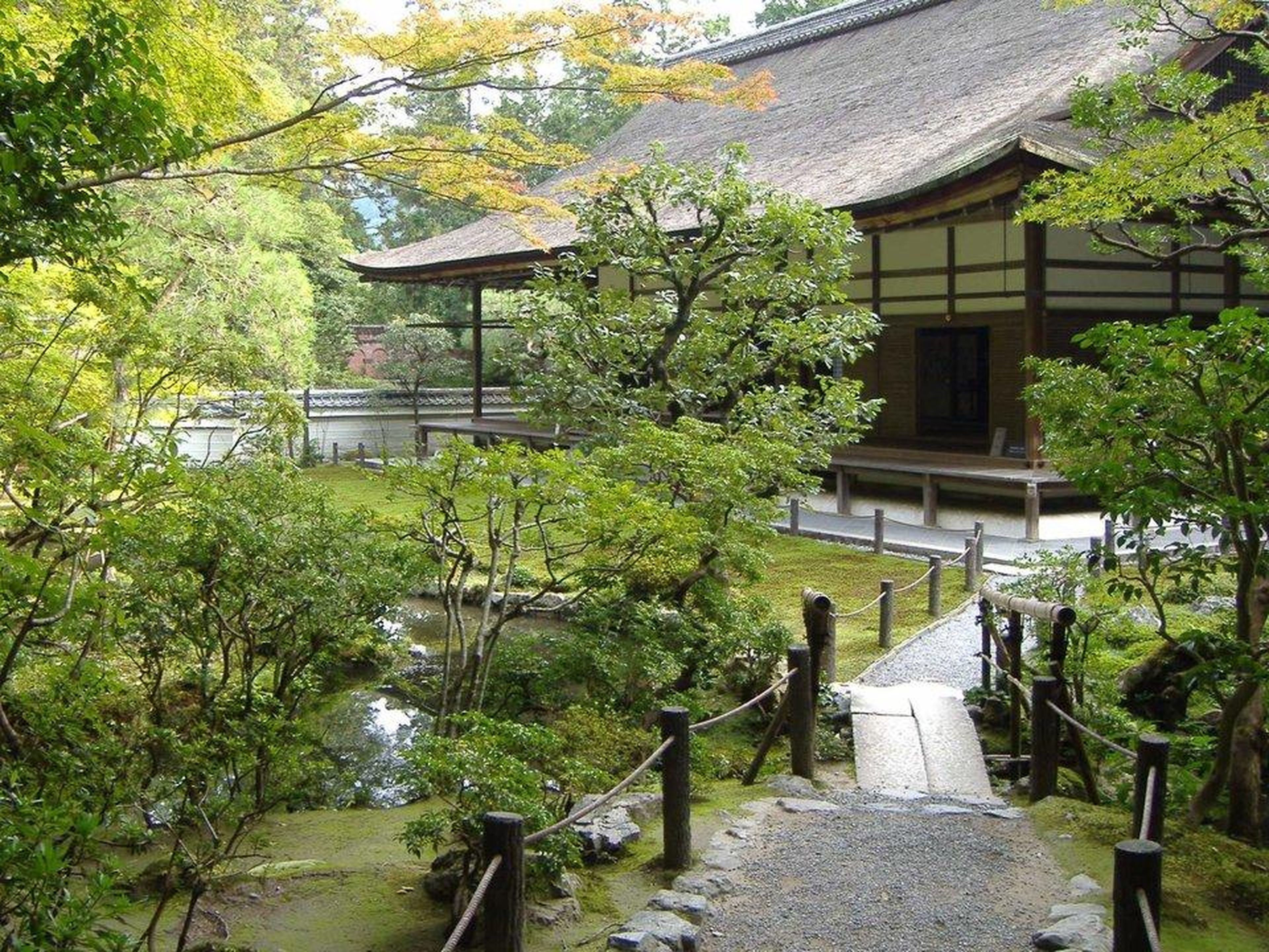 [RE] Este hombre de 74 años también es propietario de una histórica villa con jardín en Kioto, Japón, que según se informa fue registrada por 86 millones de dólares, aunque se desconoce el precio que realmente pagó.