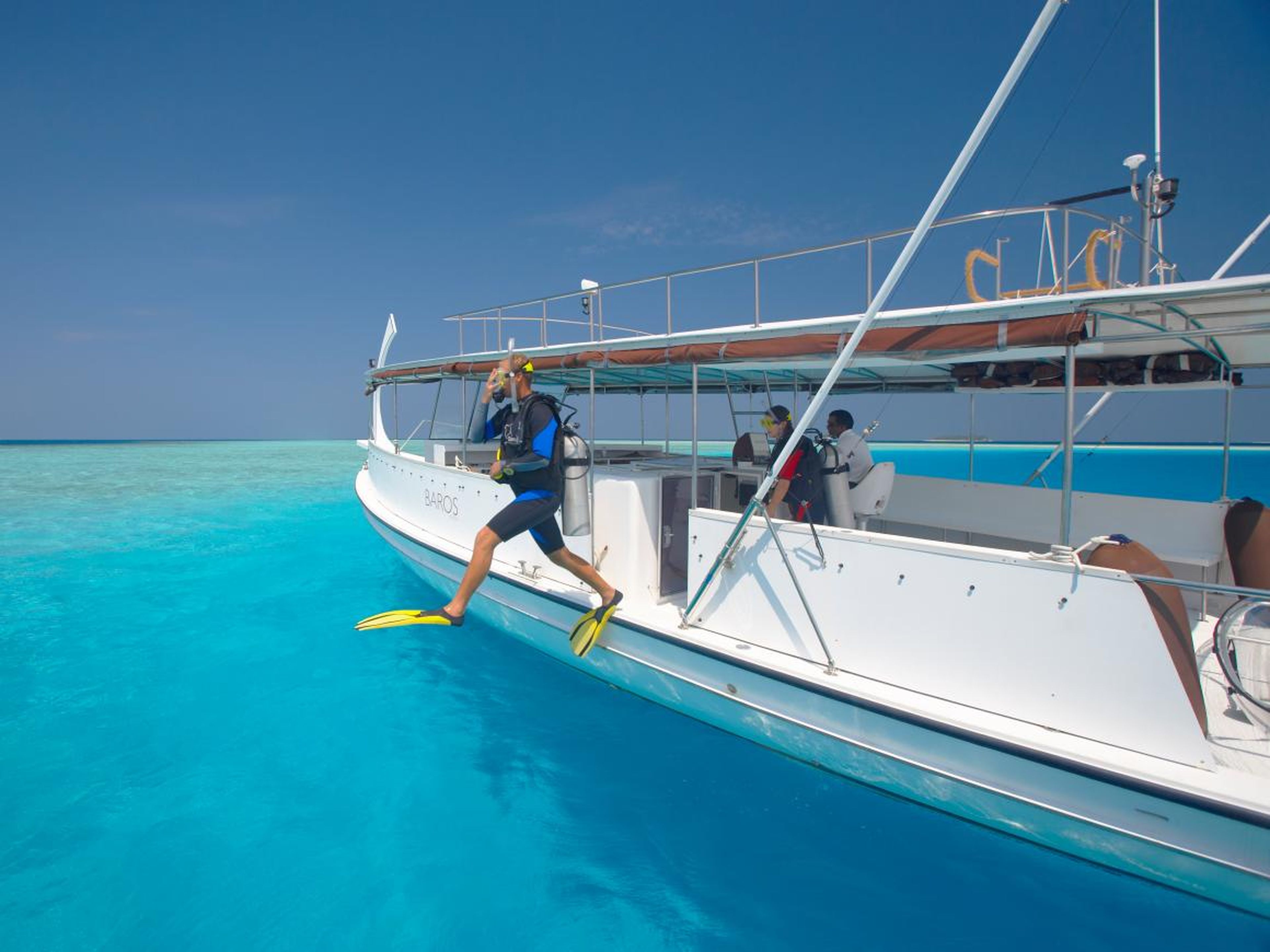 Adventurous guests can go diving ...