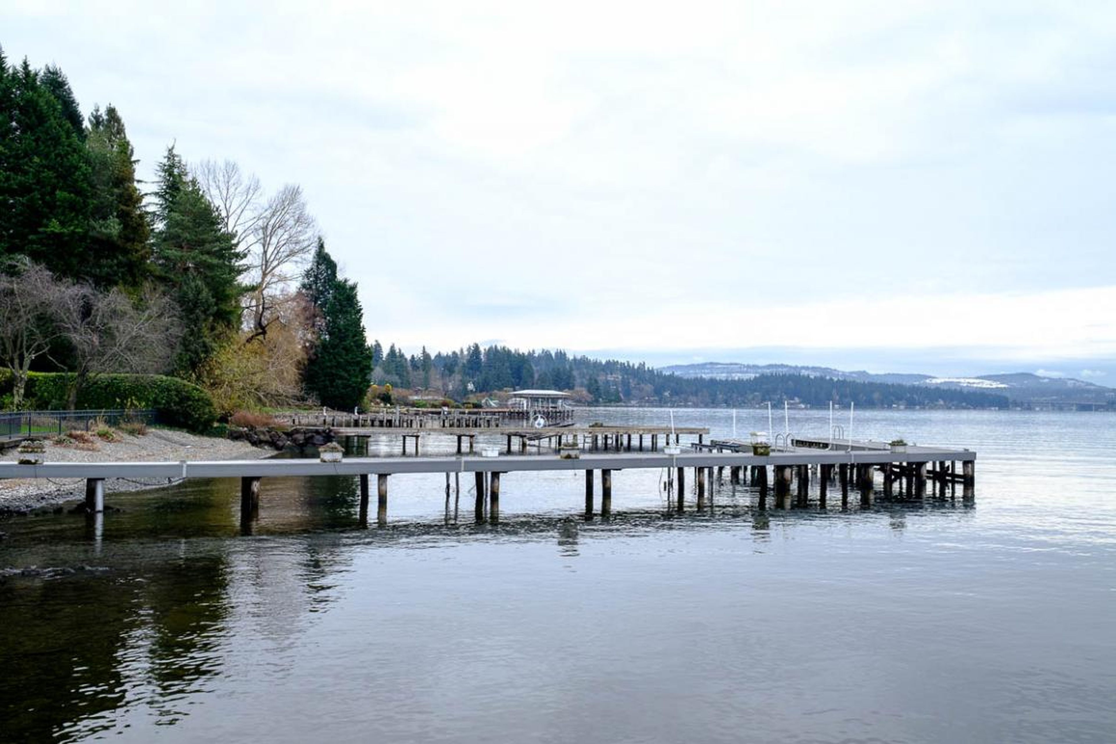 Almost all of the houses on the water in Medina have a dock and a small private beach. Lake Washington is a popular place for swimming, water sports, and boating in the summer.