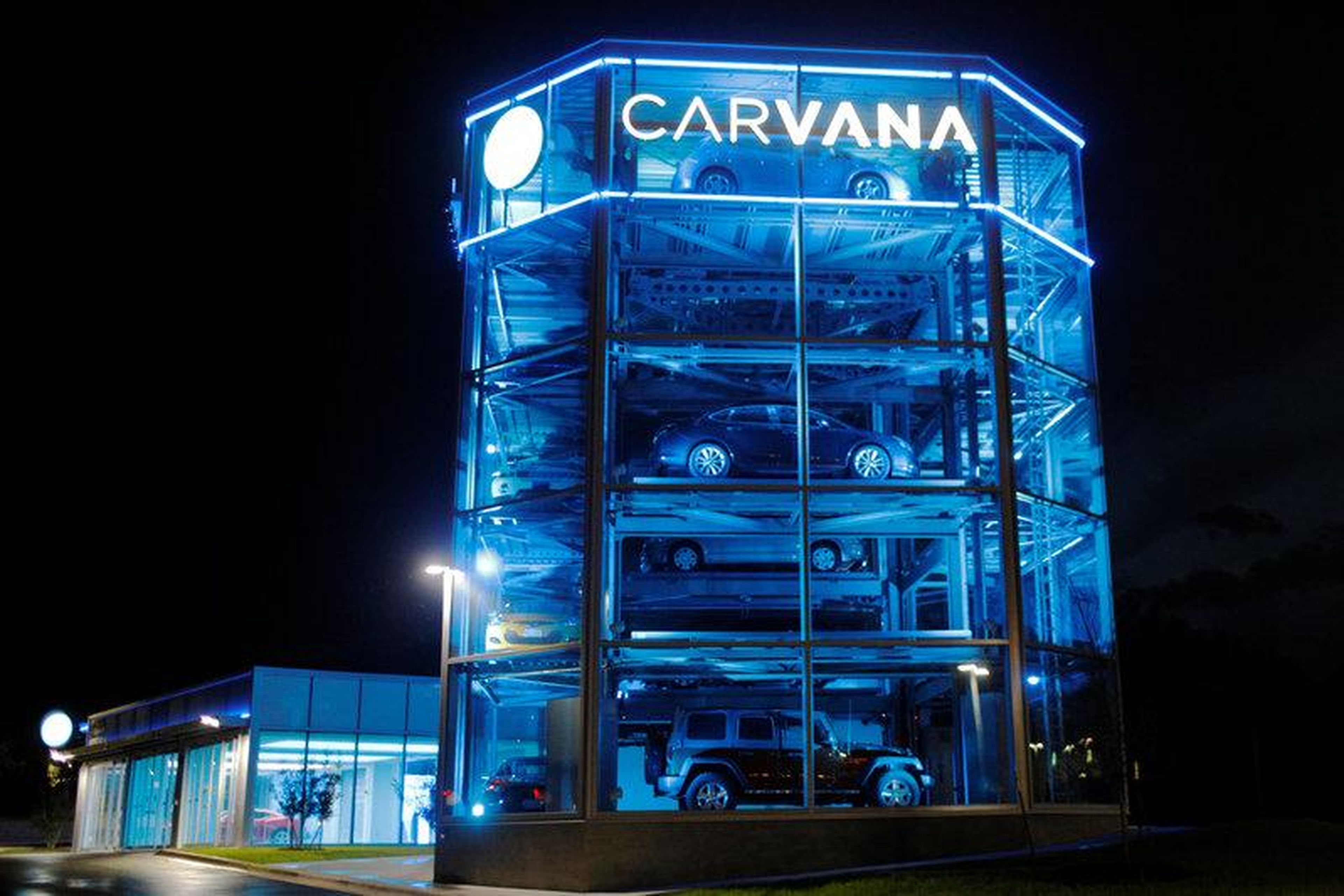Vehicles at a Carvana dealership in Austin.