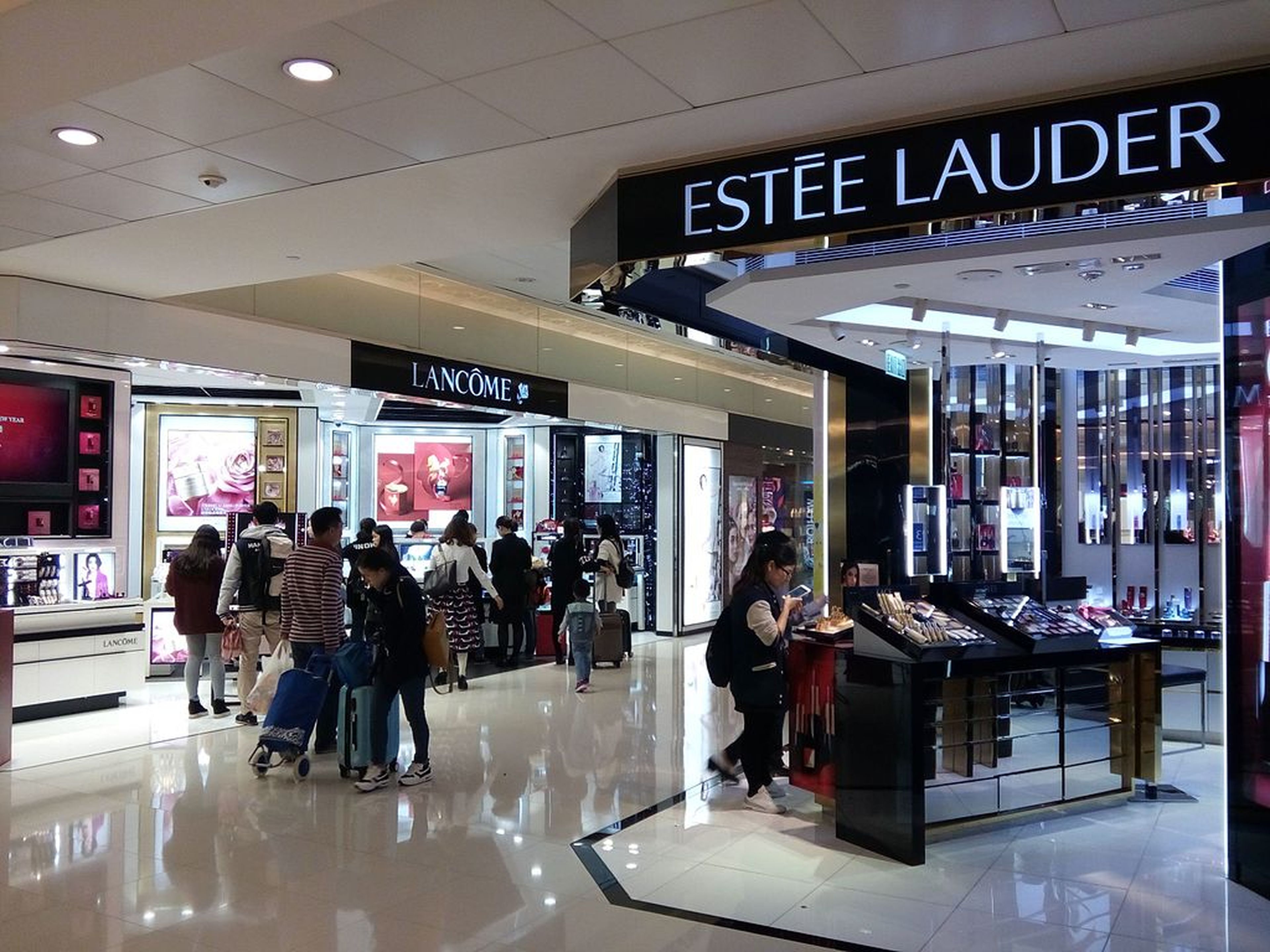 Una tienda de Estée Lauder en Hong Kong