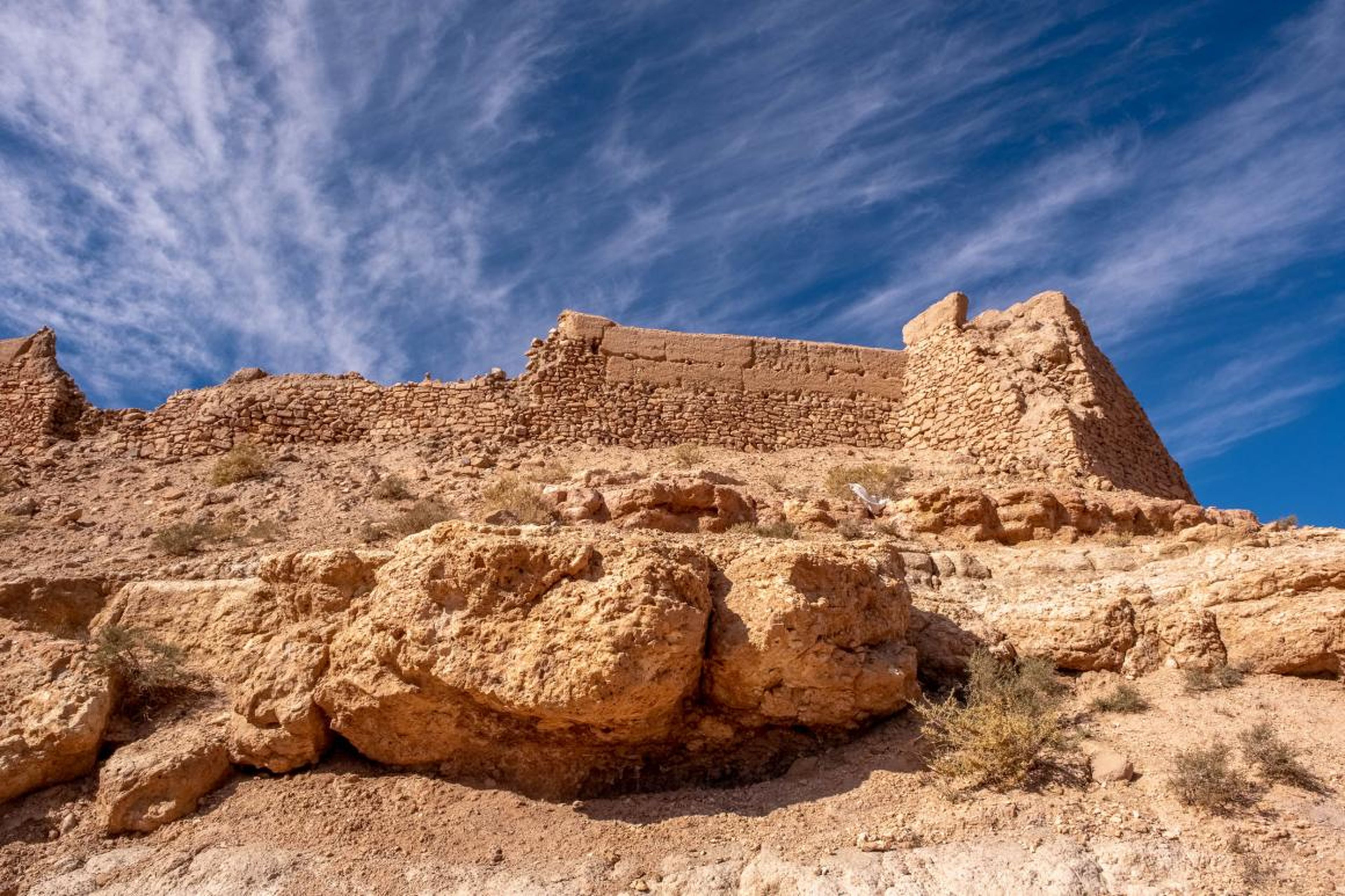 If invaders were to get into the ksar, inhabitants could retreat higher and higher up the walls.