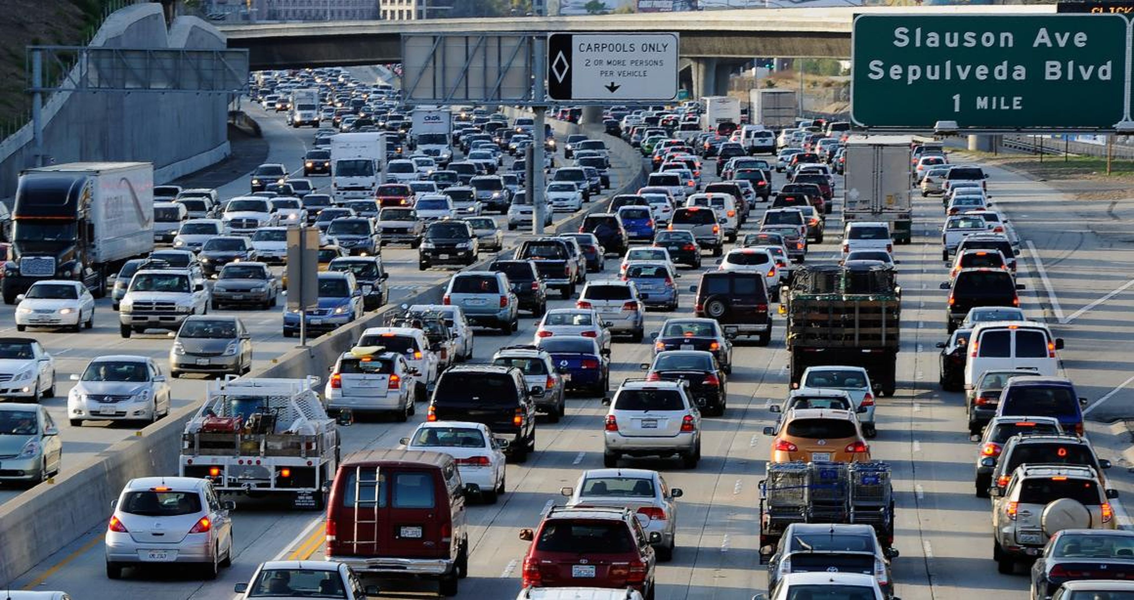 En Palmdale, California, los pasajeros experimentan lo peor del difícil tráfico de Los Ángeles.