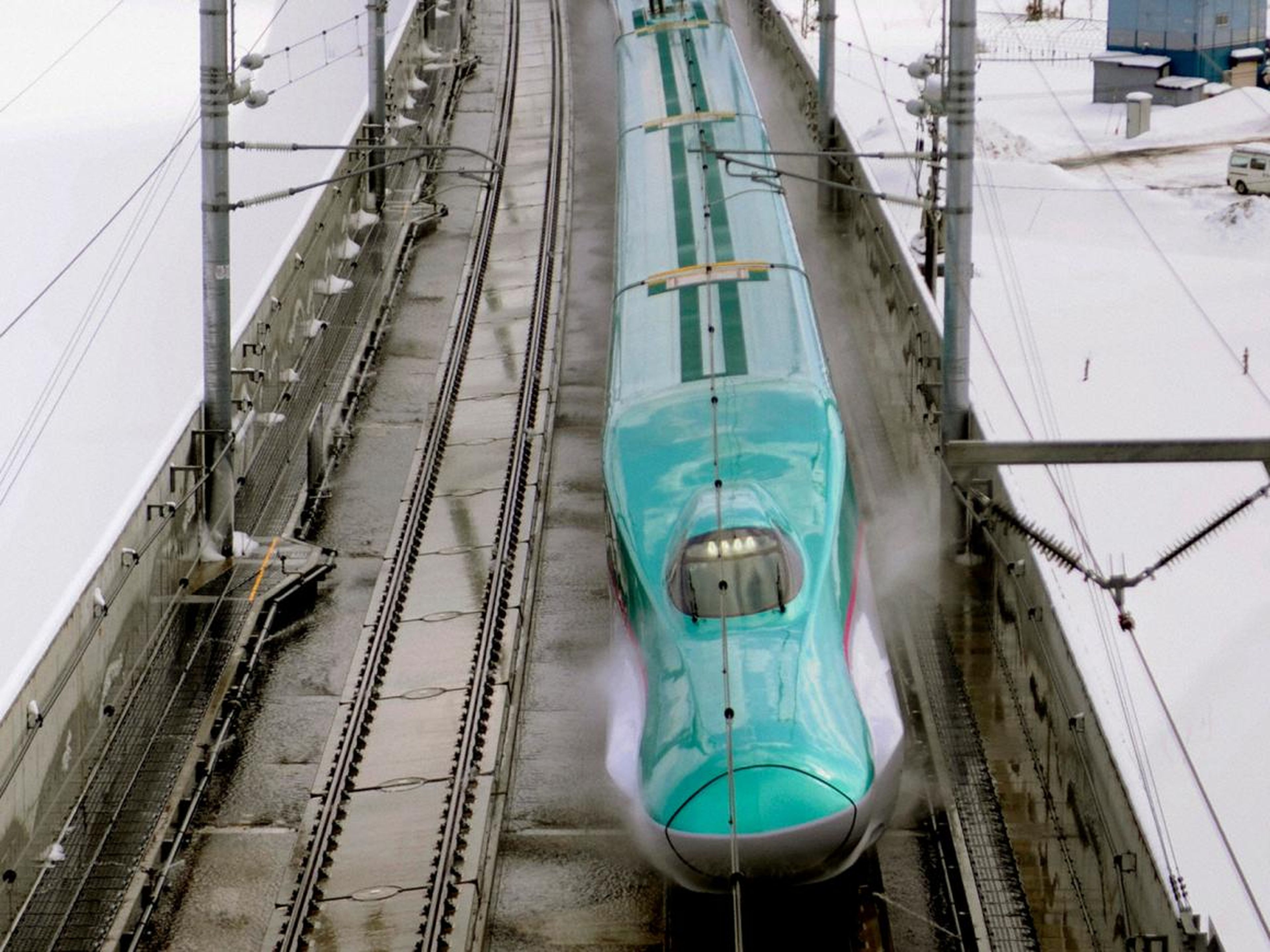 A sprinkler system using warm water keeps the Tokyo-to-Aomori Shinkansen – a high-speed train run by the East Japan Railway Company — on its tracks and the snow and ice at bay. The company told INSIDER it pumps water from local