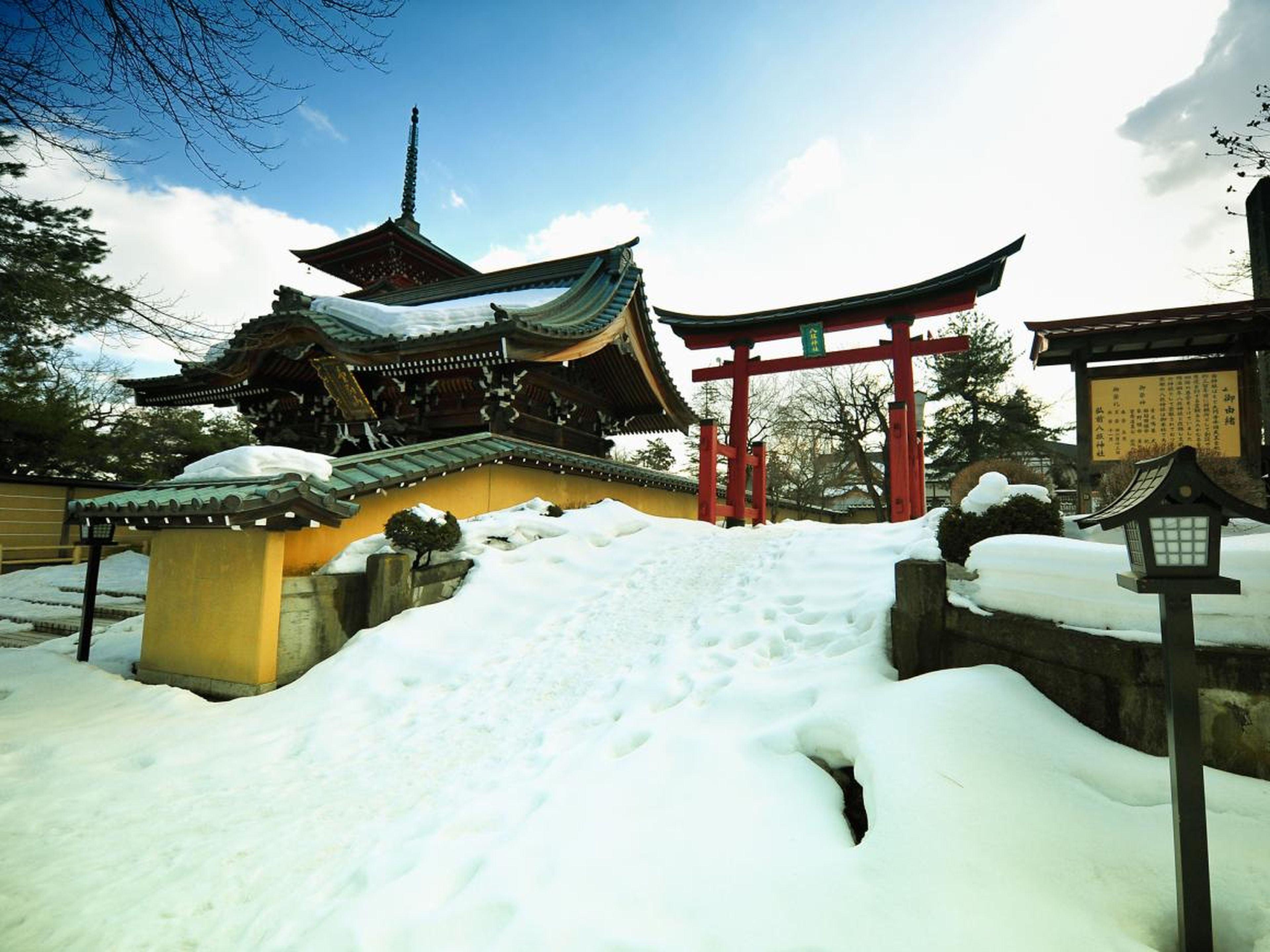 There are also plenty of temples and castles to visit throughout the entire Aomori Prefecture.