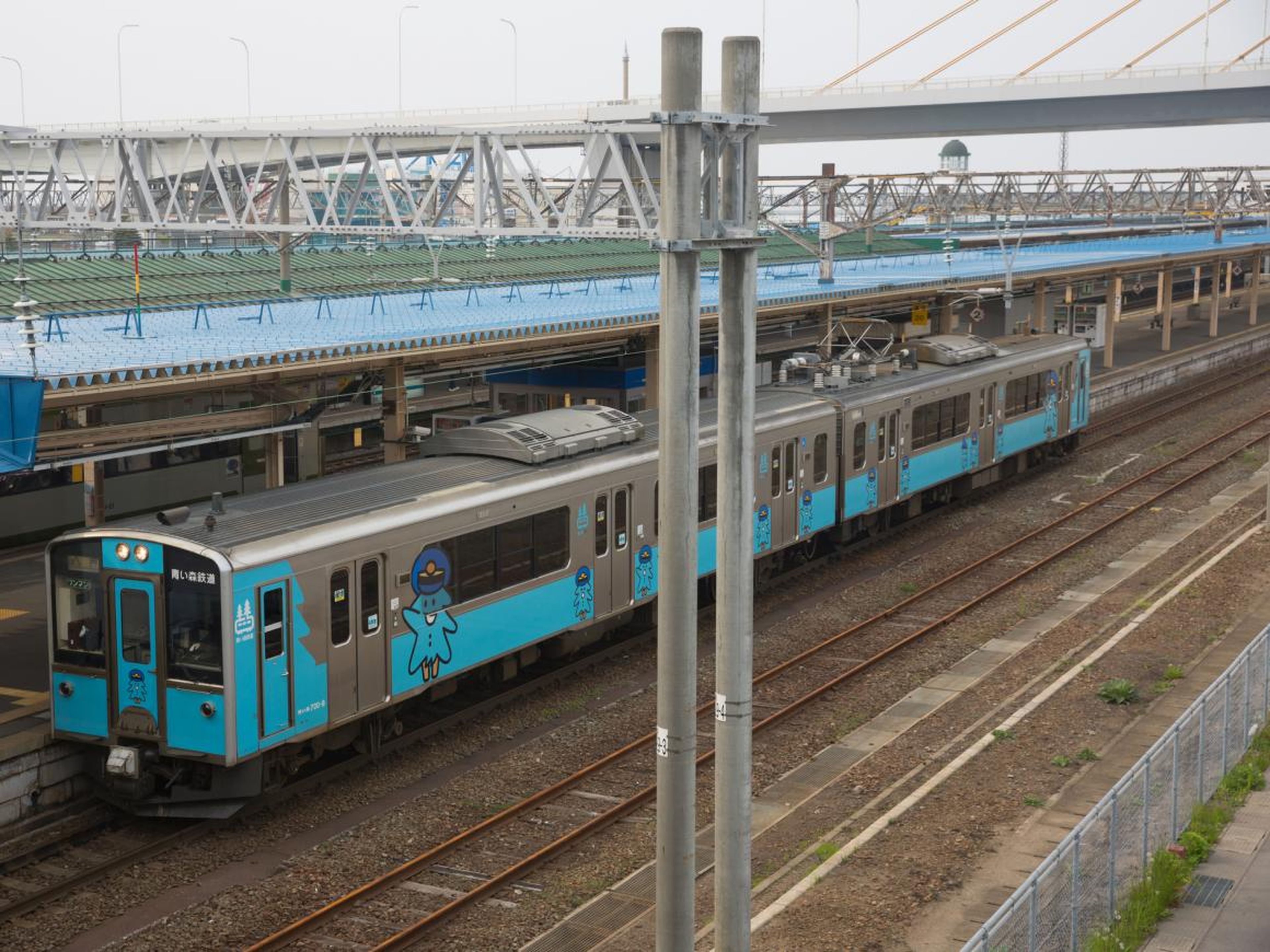 To travel around the prefecture, you can hop on the Aomori Railway Train at the station in Aomori City.