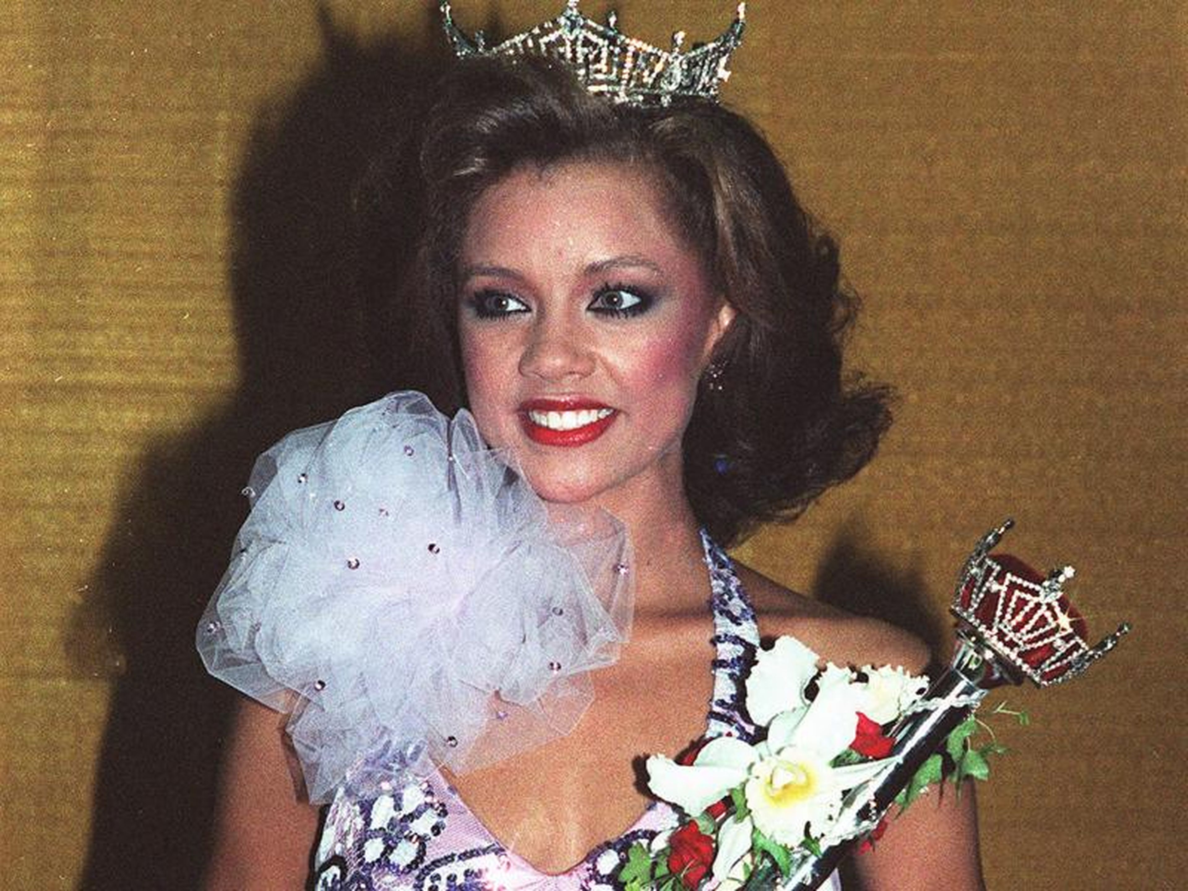 Vanessa Williams became the first African-American winner of the 1984 Miss America pageant.