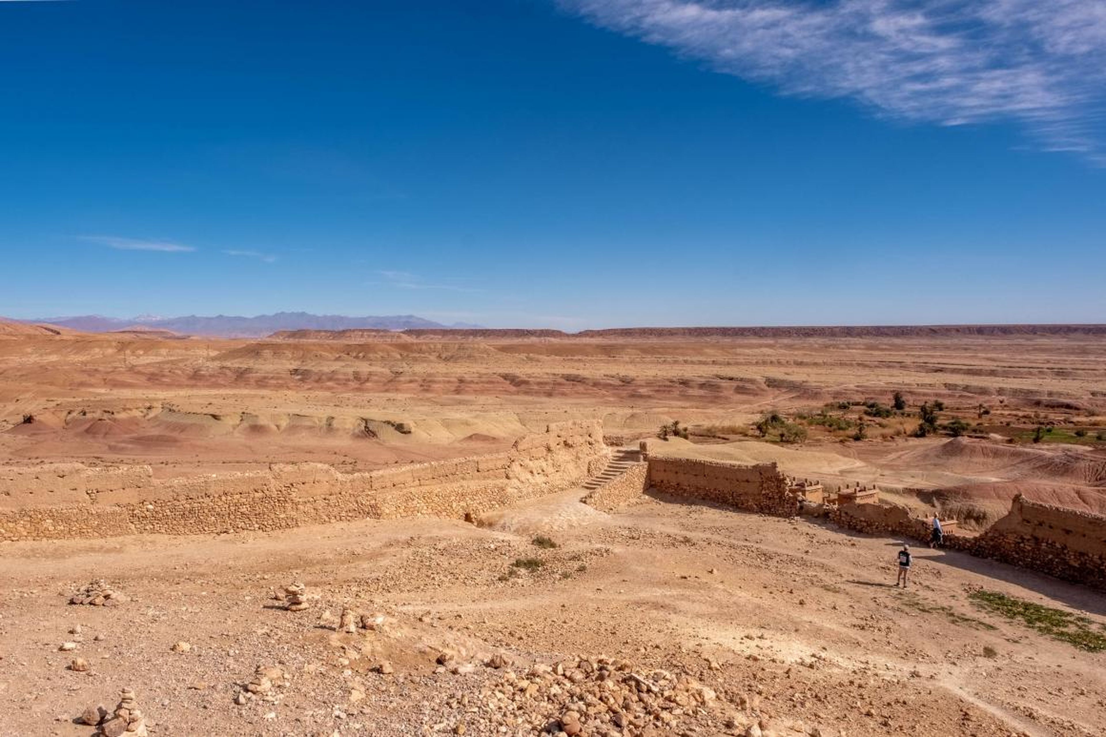 [RE] La vista desde la fortaleza en la cima es un espectacular panorama del desierto alrededor del ksar...