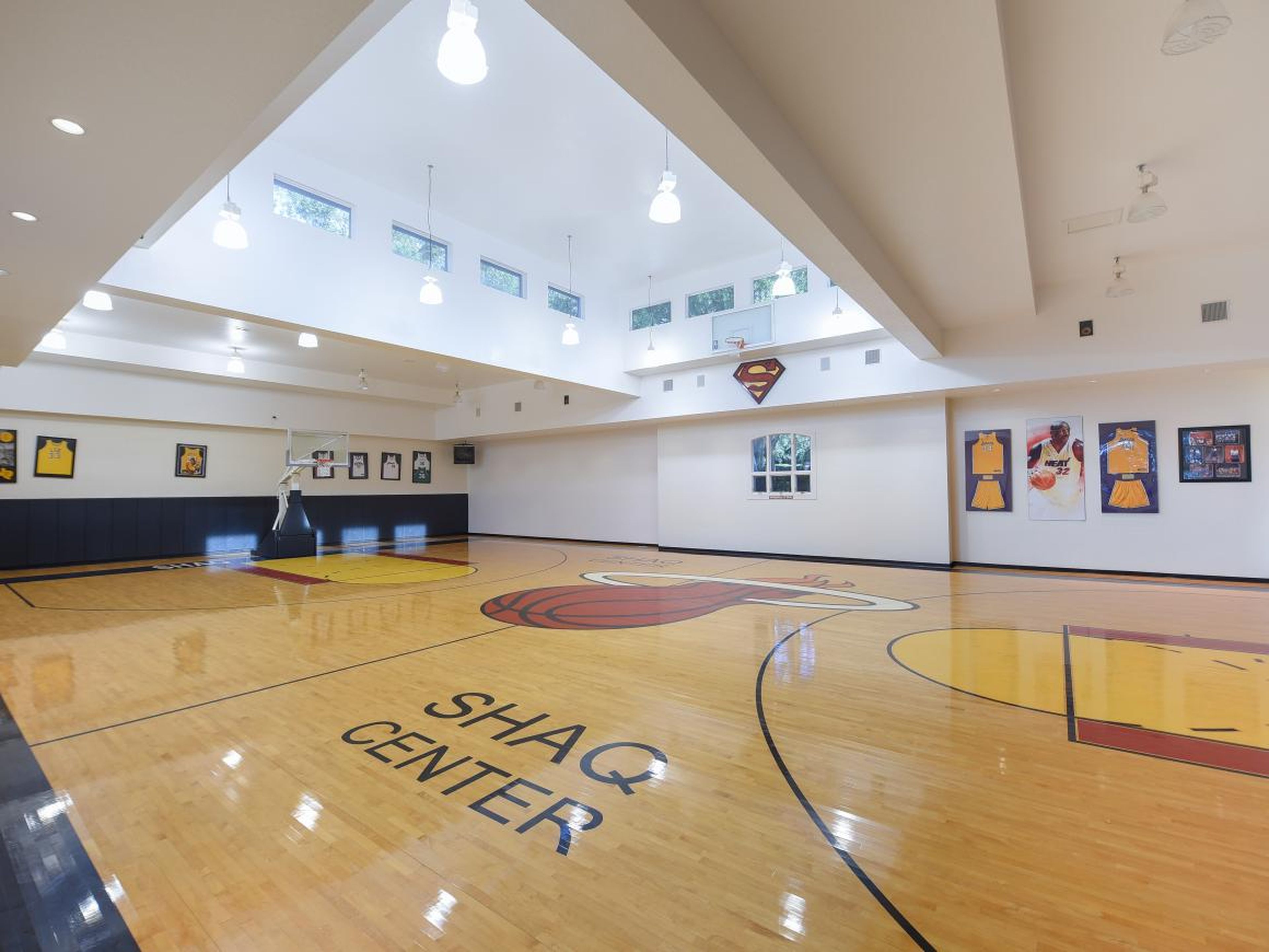 O'Neal's home also has many additional rooms, like a recording studio, a 17-car garage, a cigar bar and lounge, a home theater, and, of course, an indoor basketball court.
