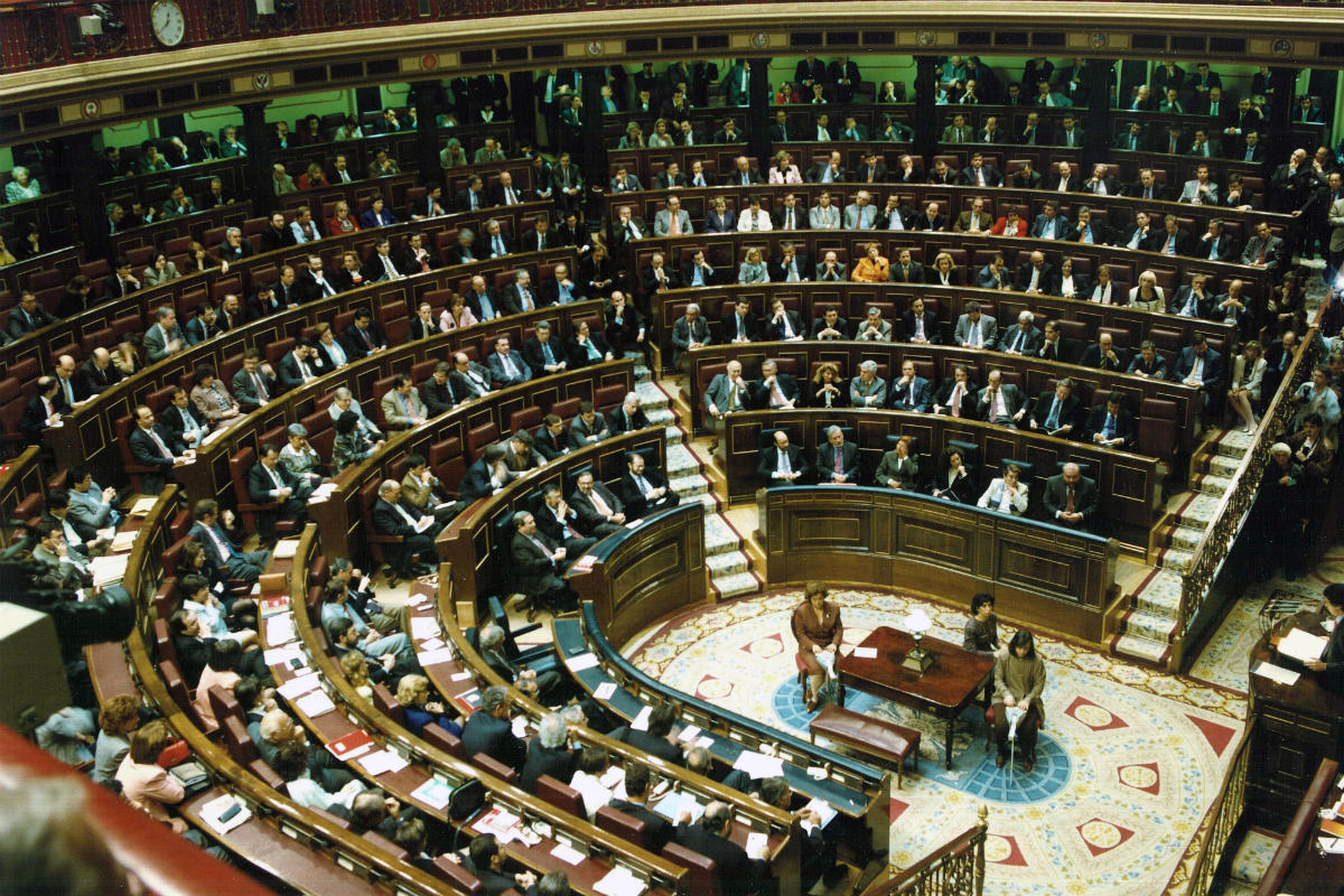 El Congreso de los Diputados, en la sesión de investidura de José María Aznar.