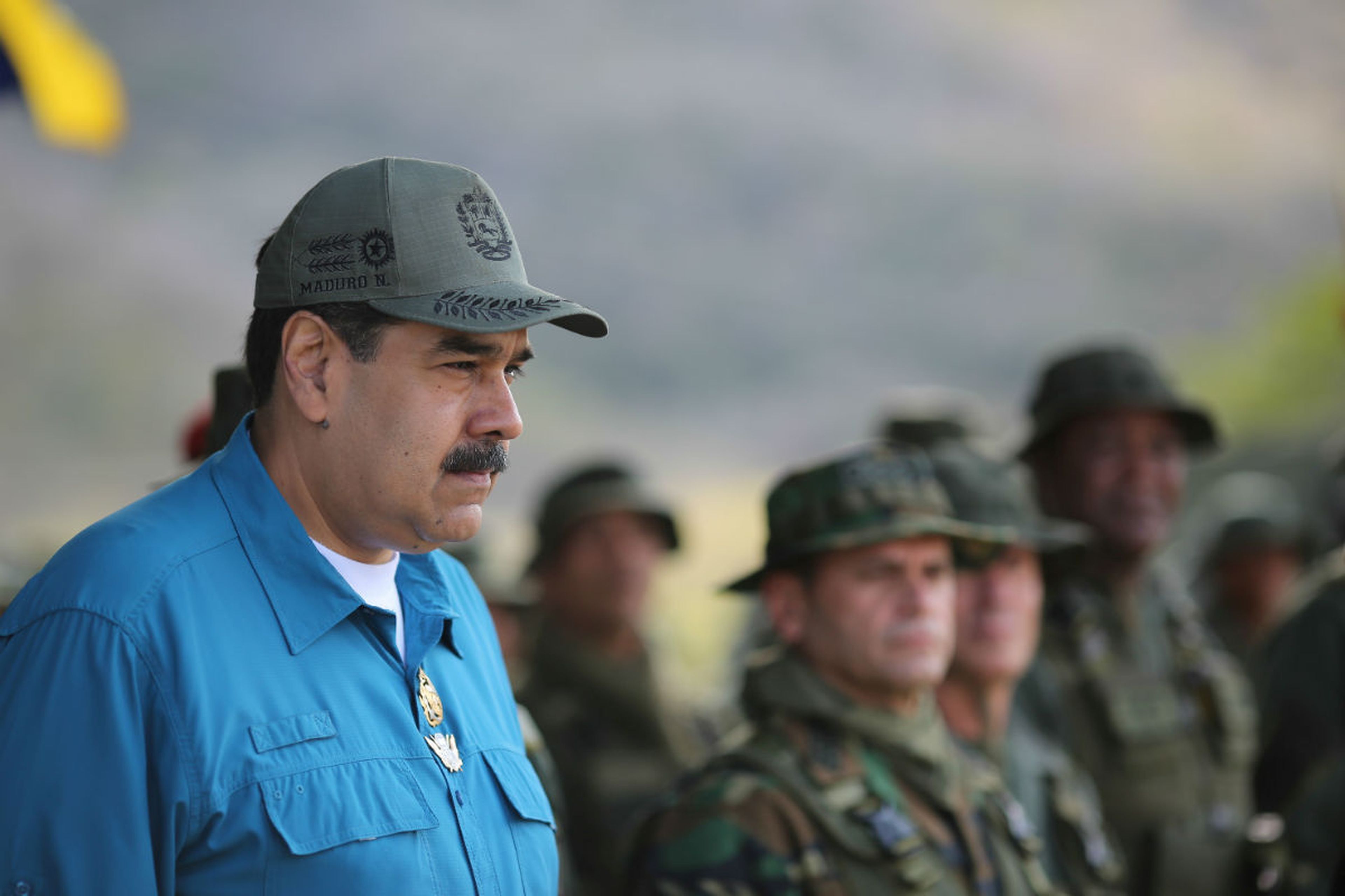 Nicolás Maduro, presidente de Venezuela, asiste a unas maniobras militares.