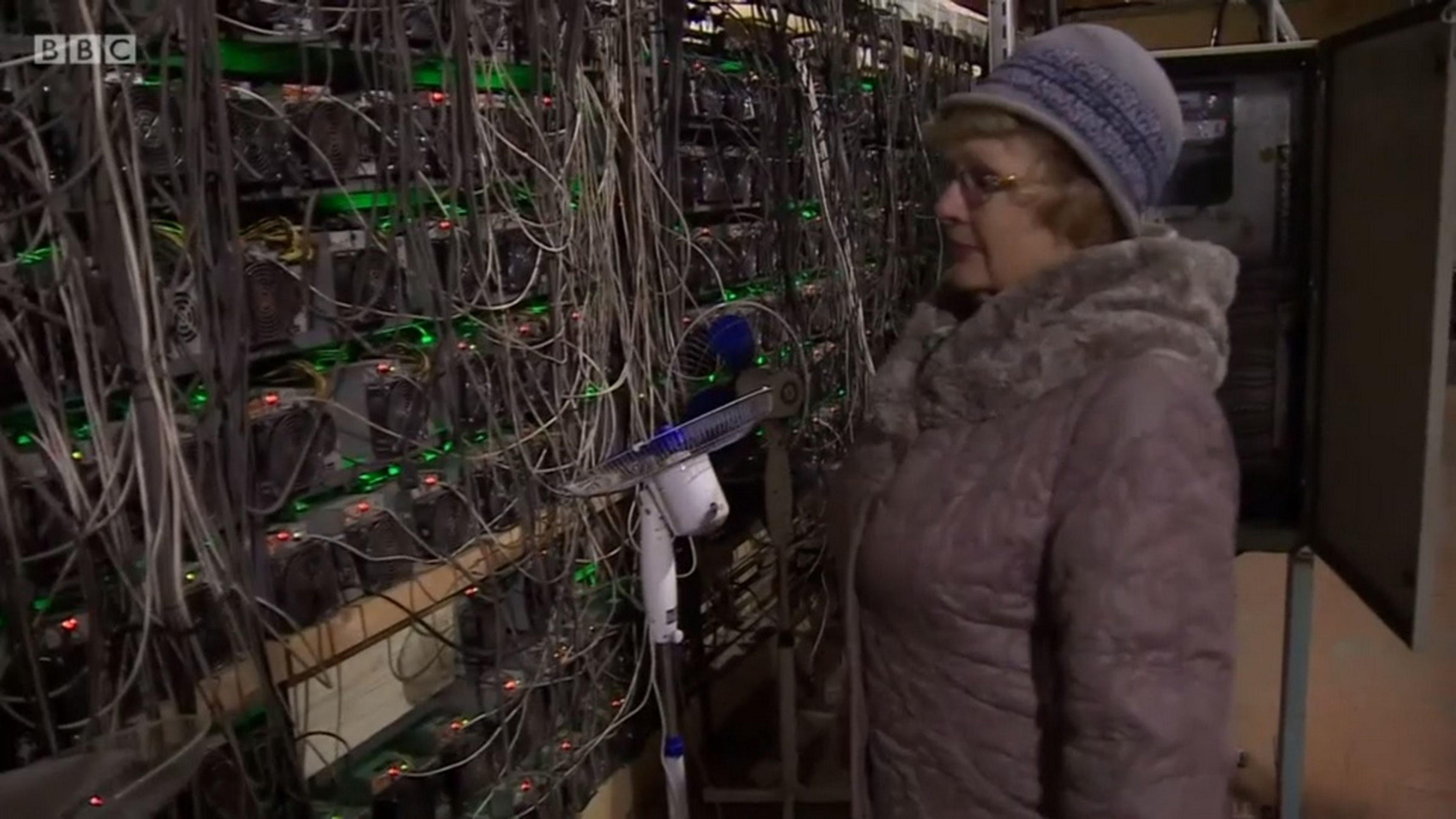 Dos abuelas rusas combaten el frío siberiano minando bitcoin