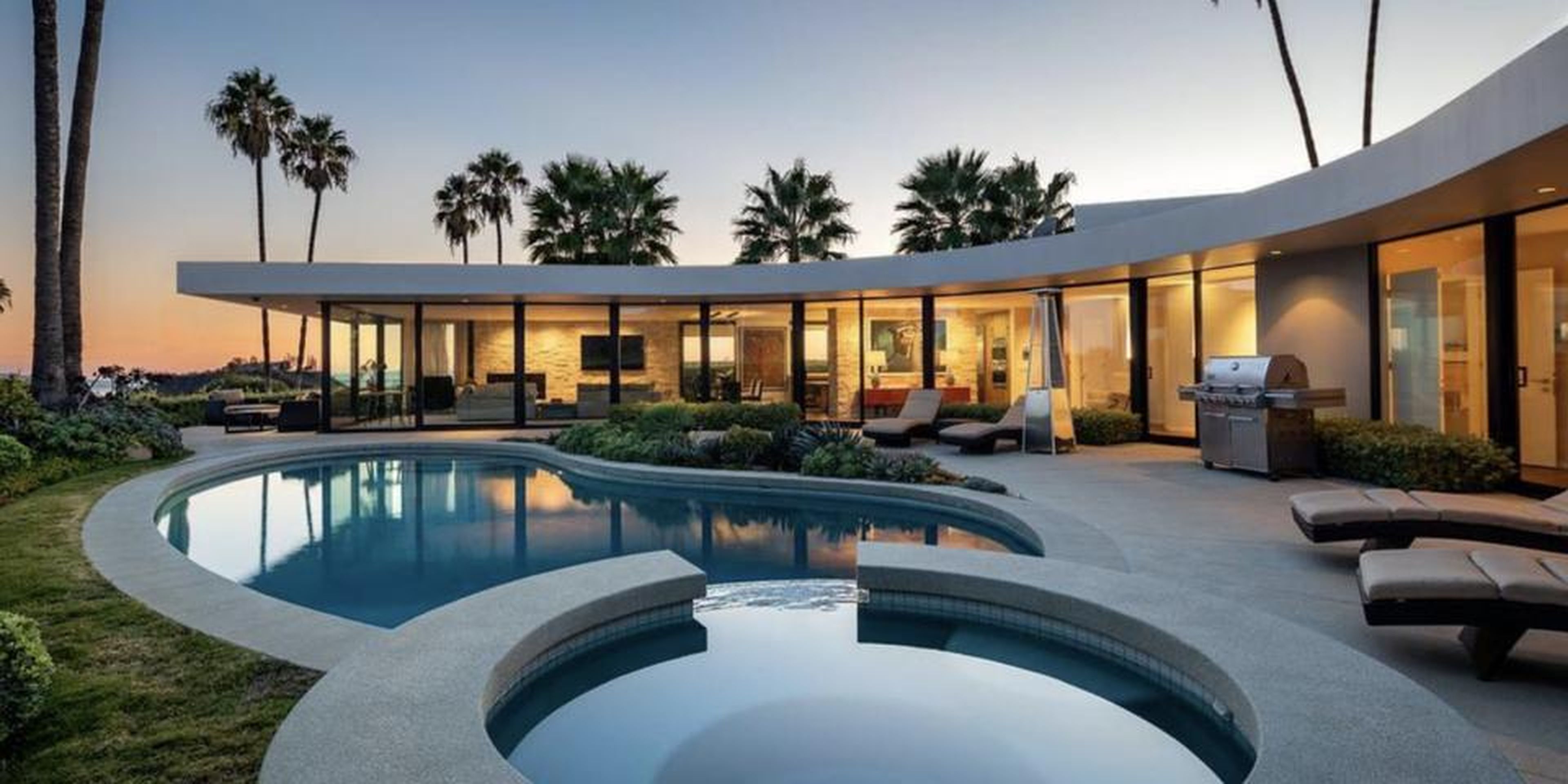 Elon Musk is selling his $4.5 million home that overlooks Los Angeles. Here's a look inside