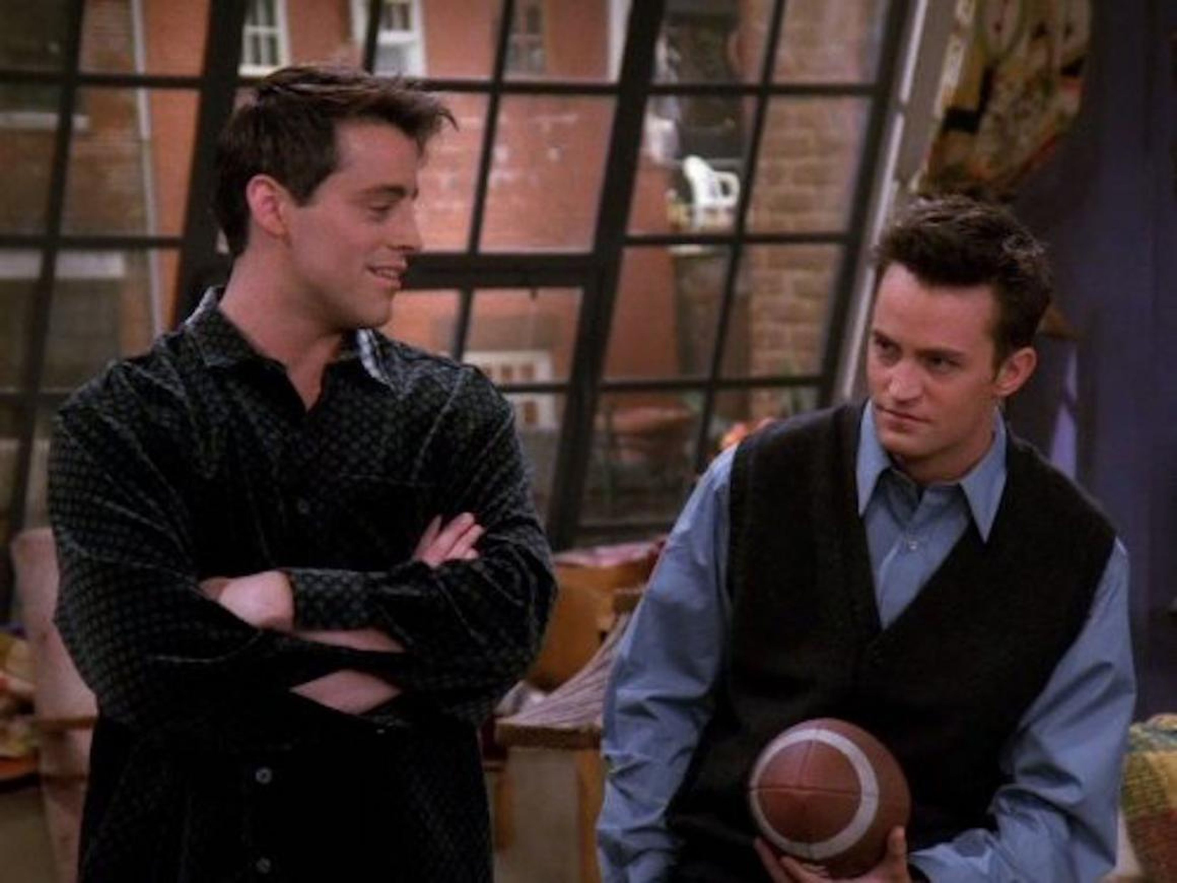 Los actores Matthew Perry y Matt LeBlanc, interpretaron a compañeros de cuarto en la serie "Friends".