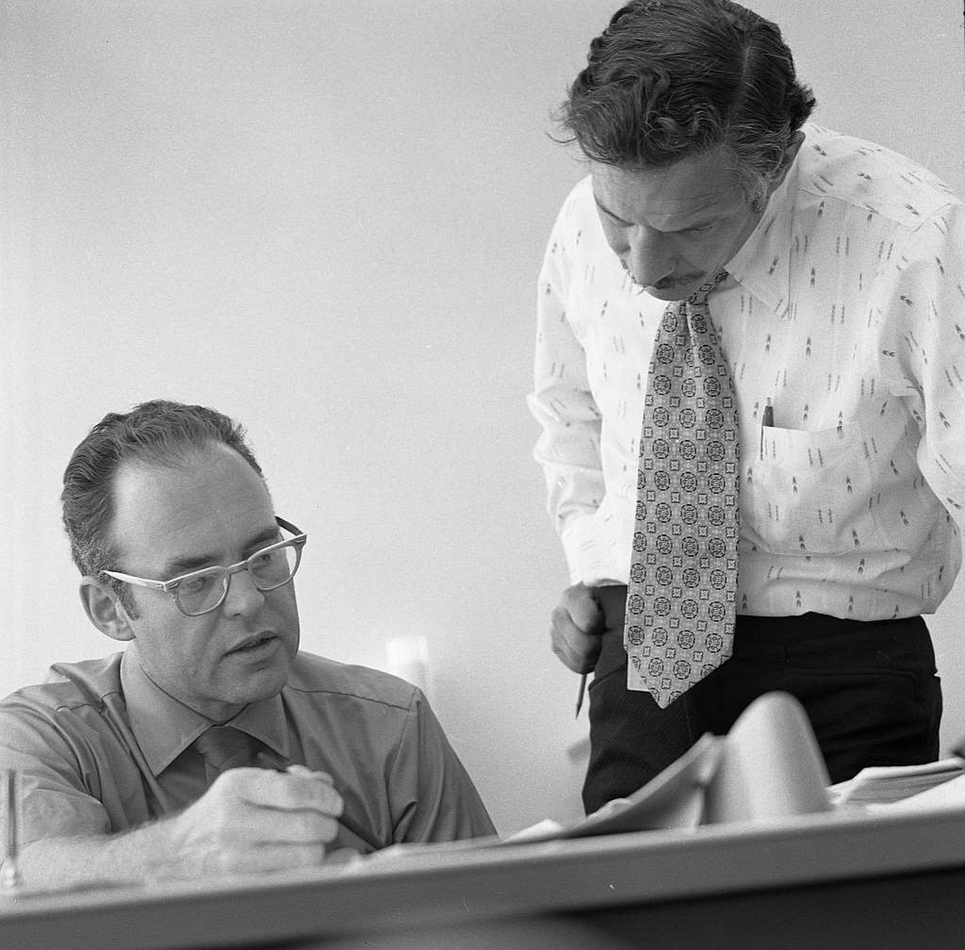 Gordon Moore (izquierda) y Robert Noyce fundaron Intel en 1968 tras dejar Fairchild Semiconductor