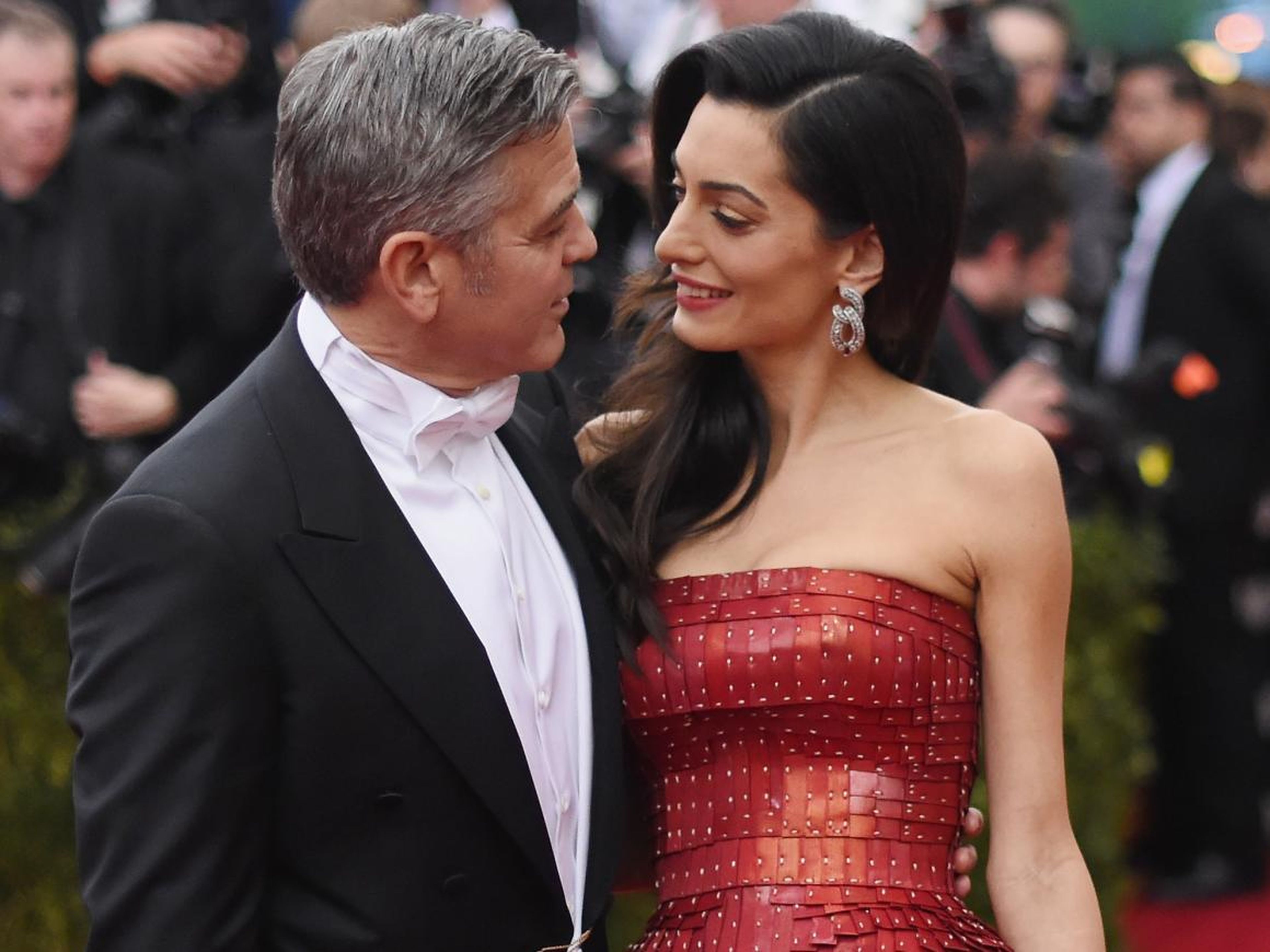 George y Amal Clooney donaron recientemente para apoyar la campaña "March For Our Lives".