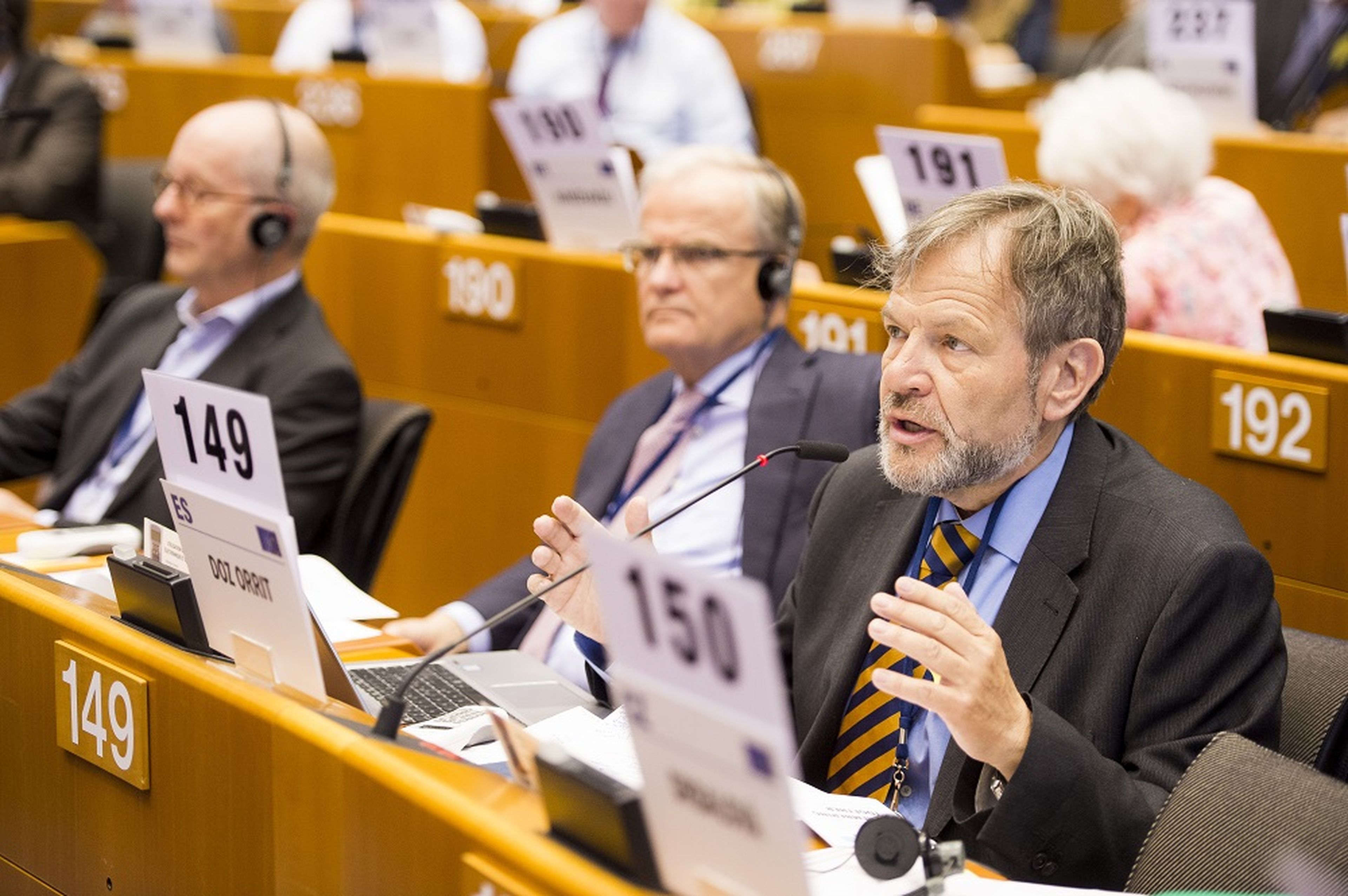 Javier Doz, consejero del CESE, durante una Sesión Plenaria